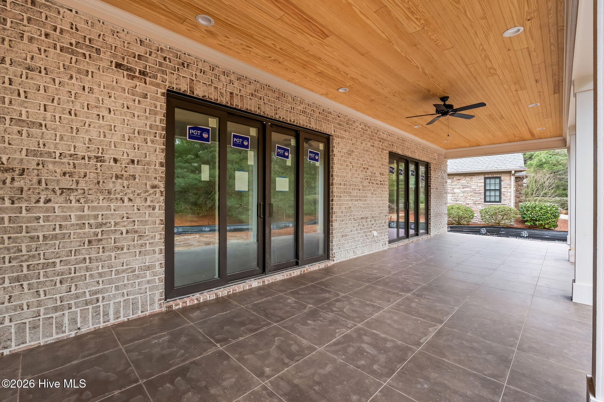 100525110 | Photo 19