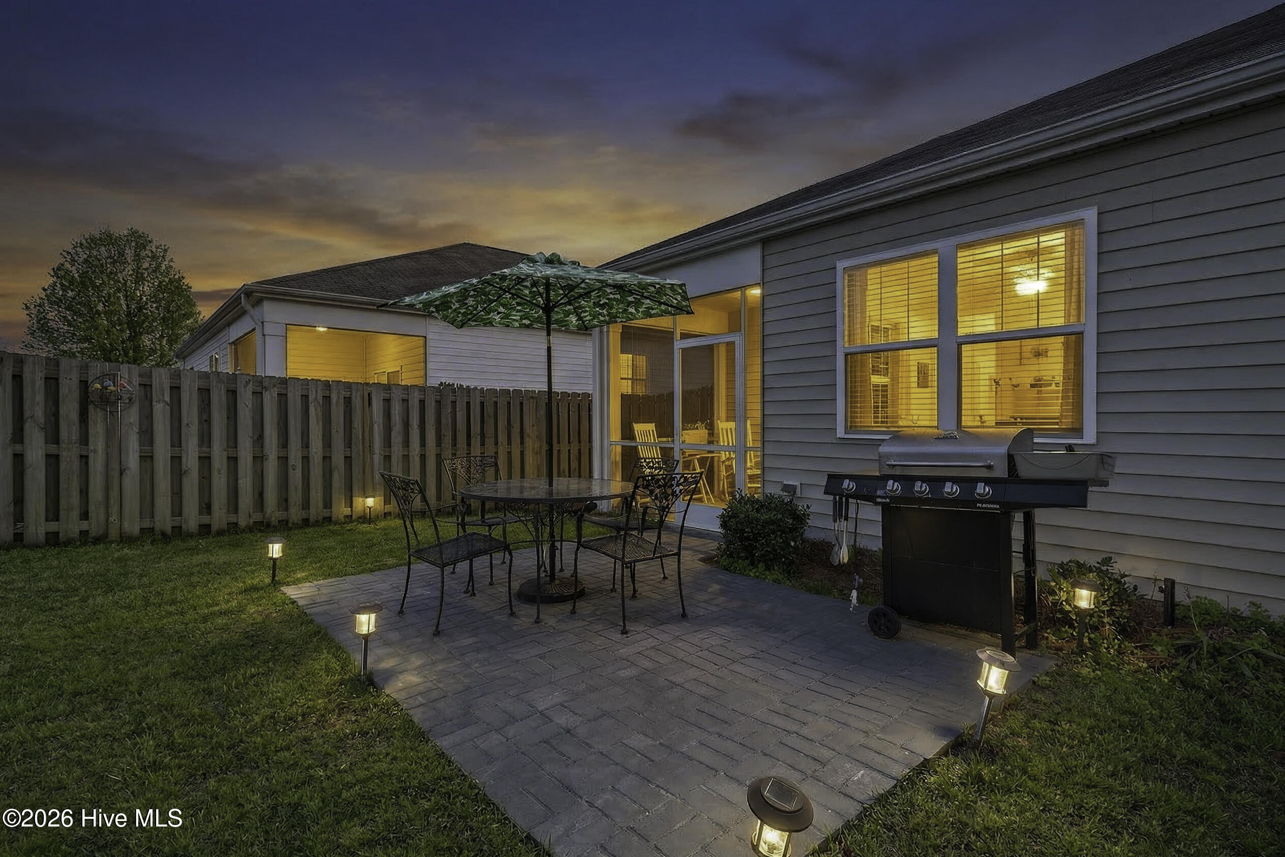 100560970 | Photo 12