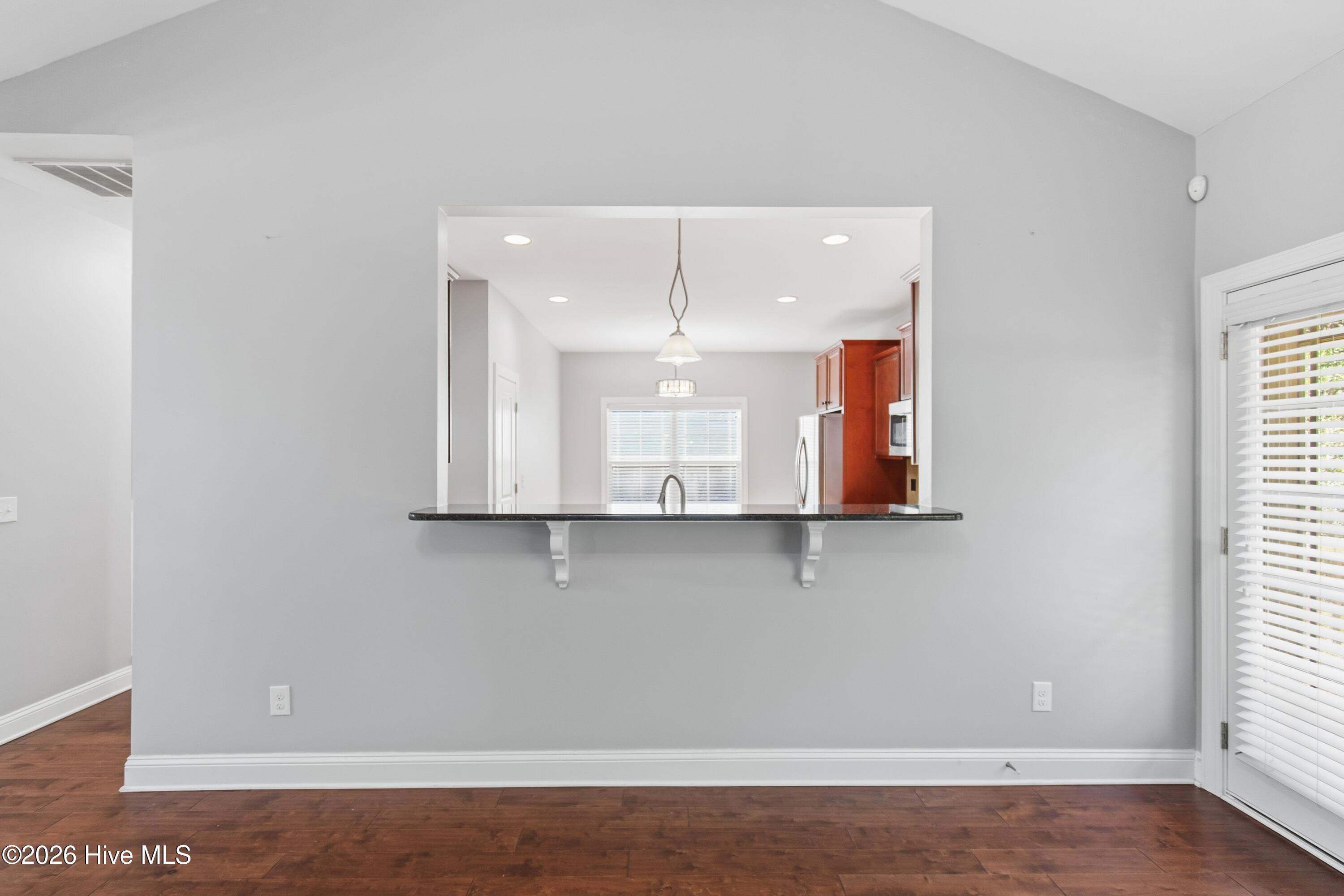 100549174 | Photo 15