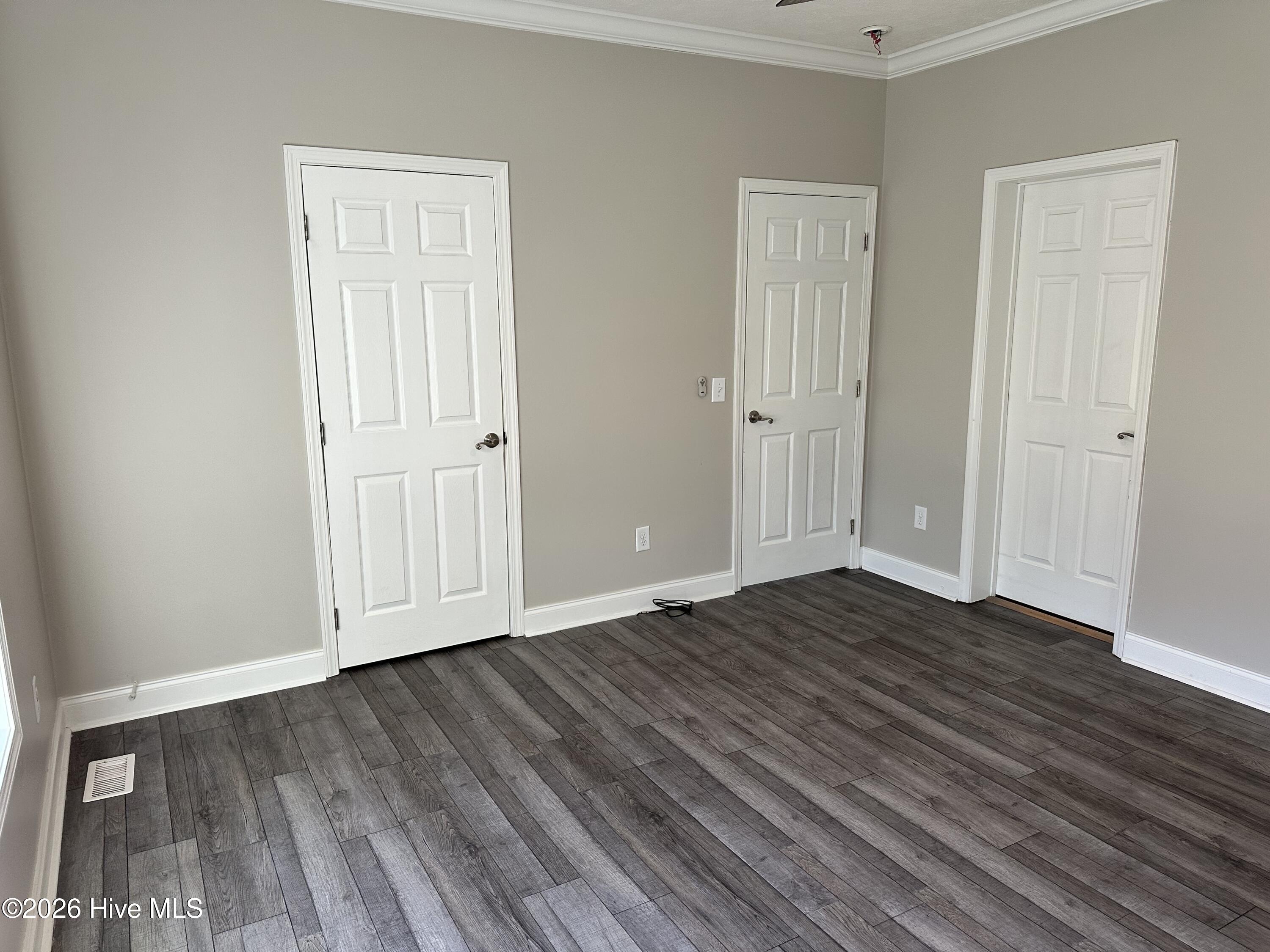 100562100 | Photo 14