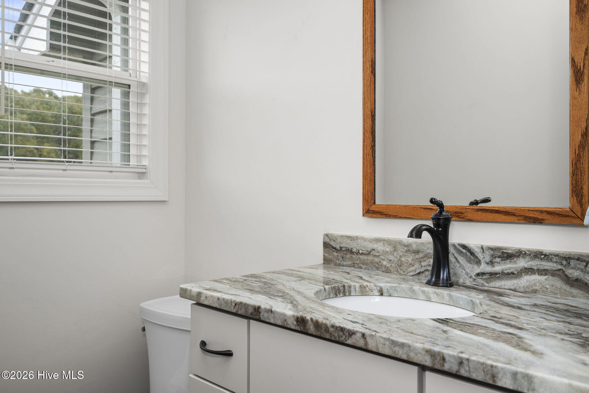 100557272 | Photo 32