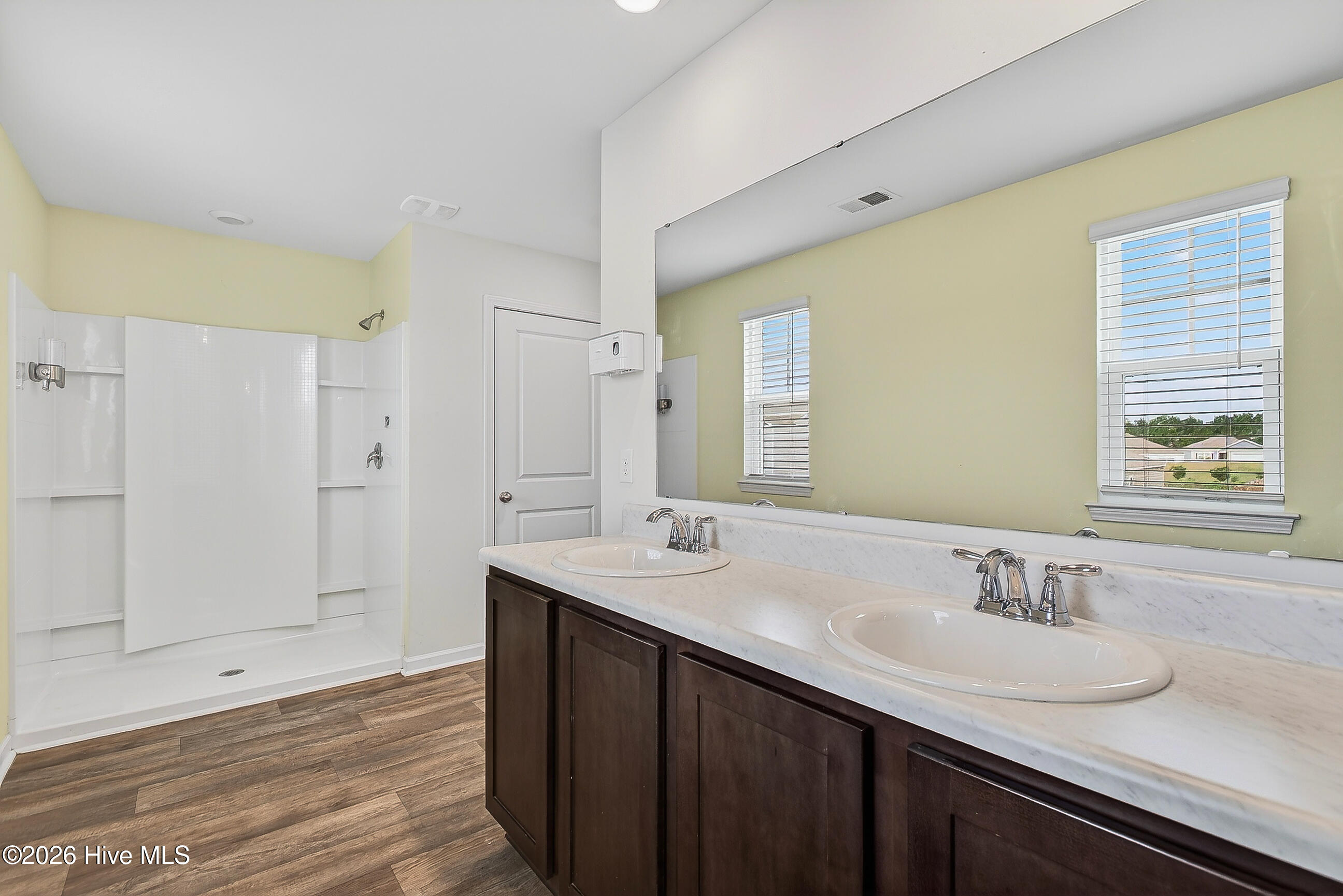 100565797 | Photo 17