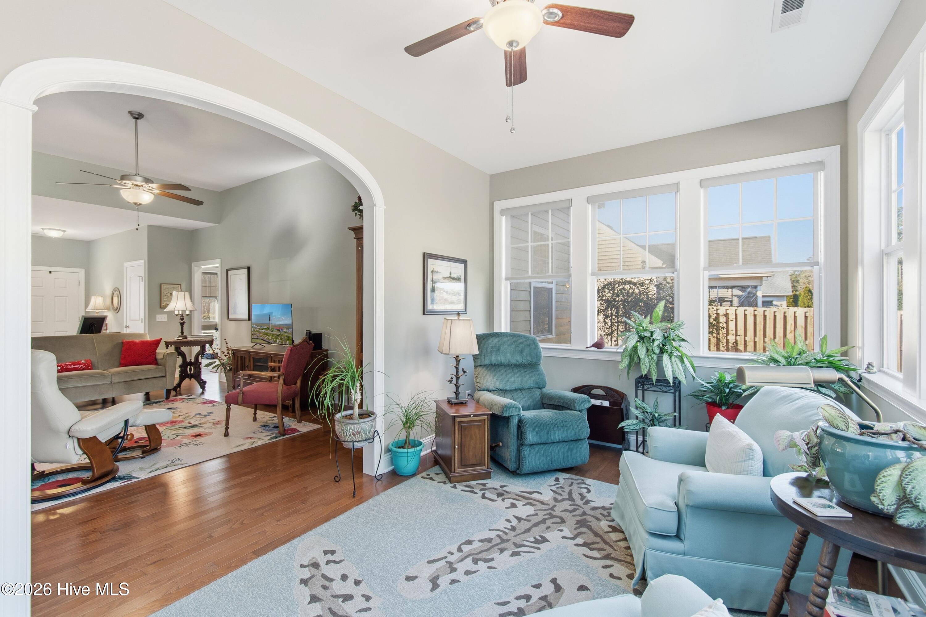 100547718 | Photo 17