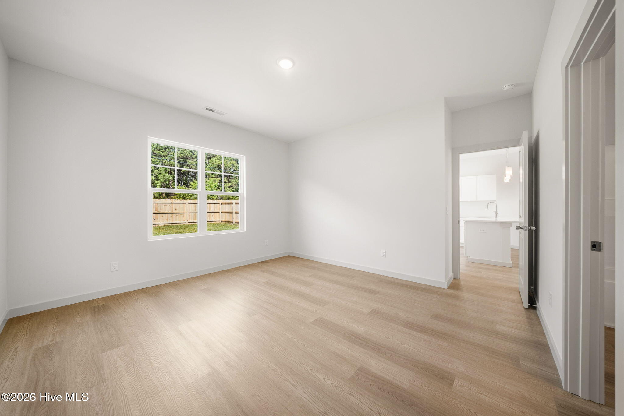 100562147 | Photo 49