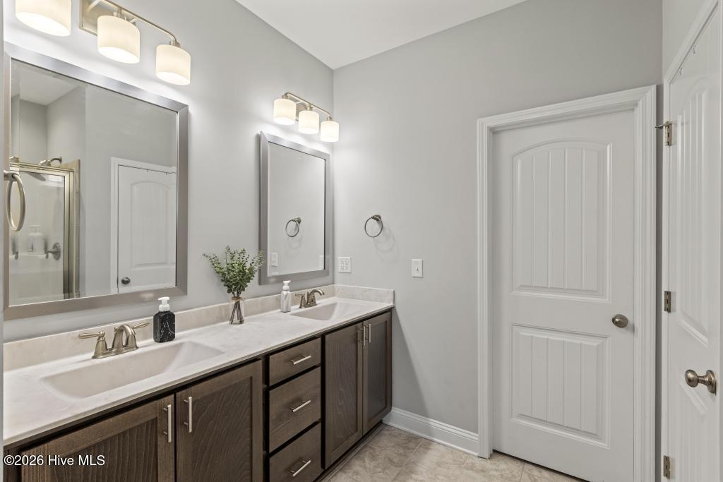 100554111 | Photo 21