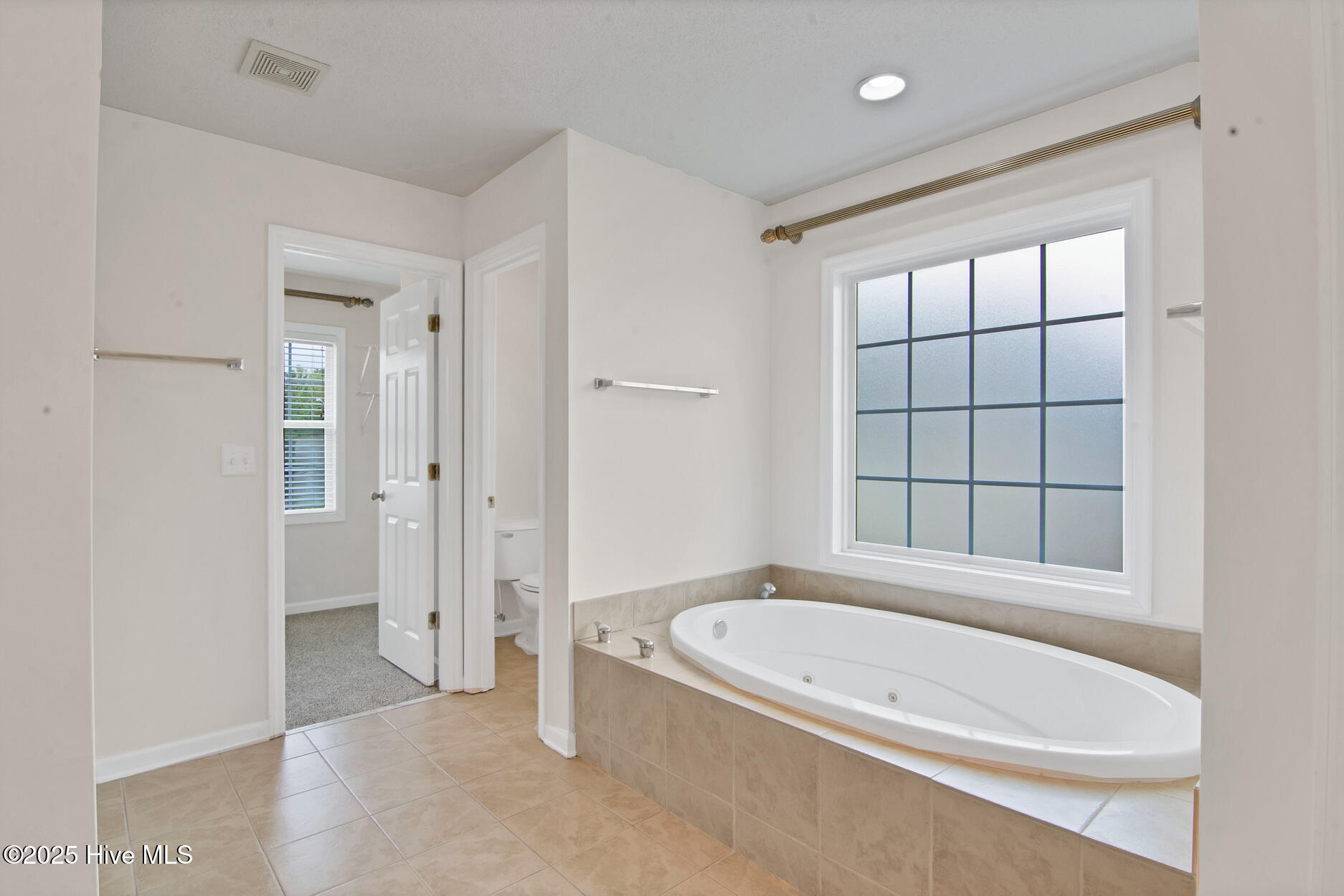 100536768 | Photo 19