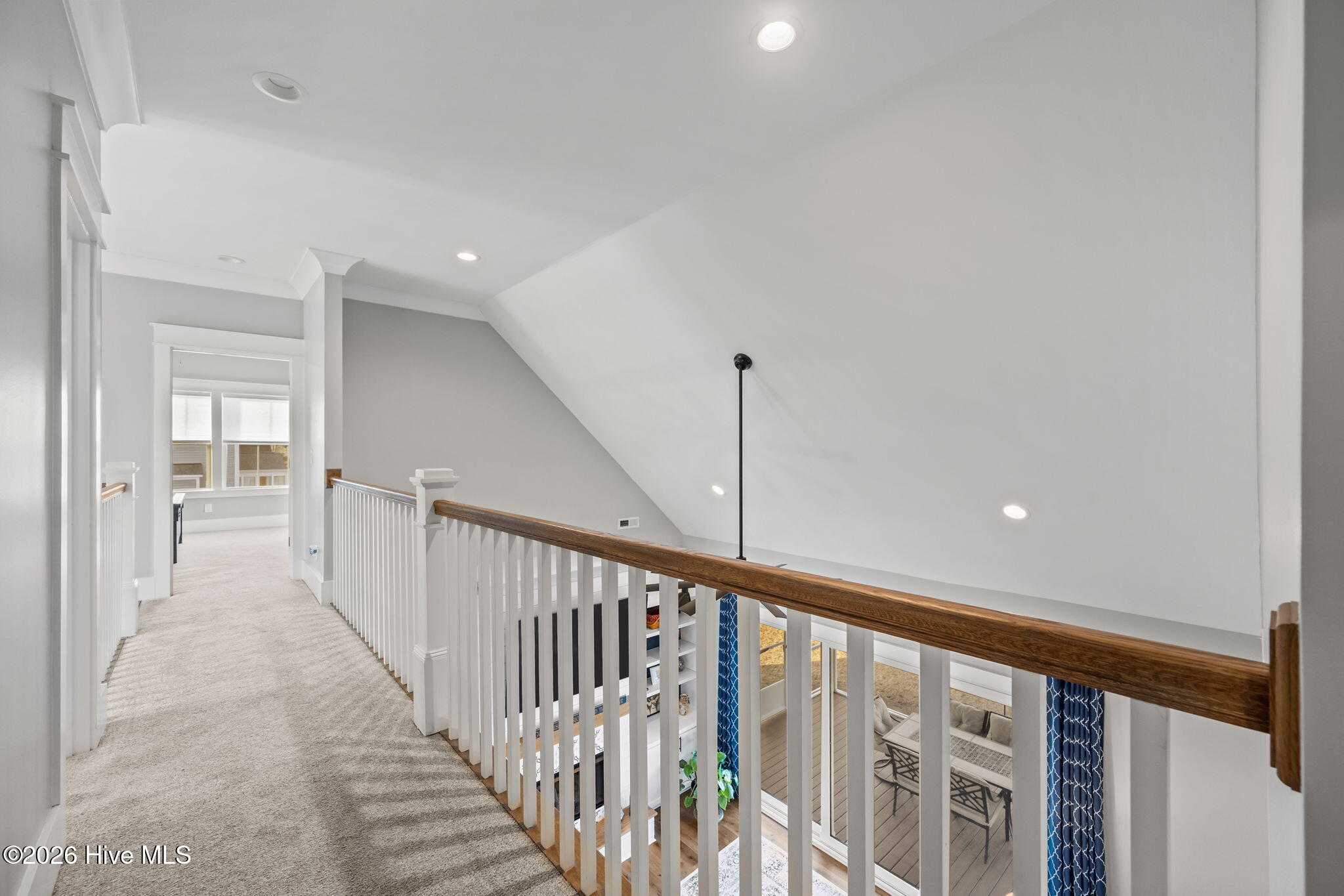 100555870 | Photo 40