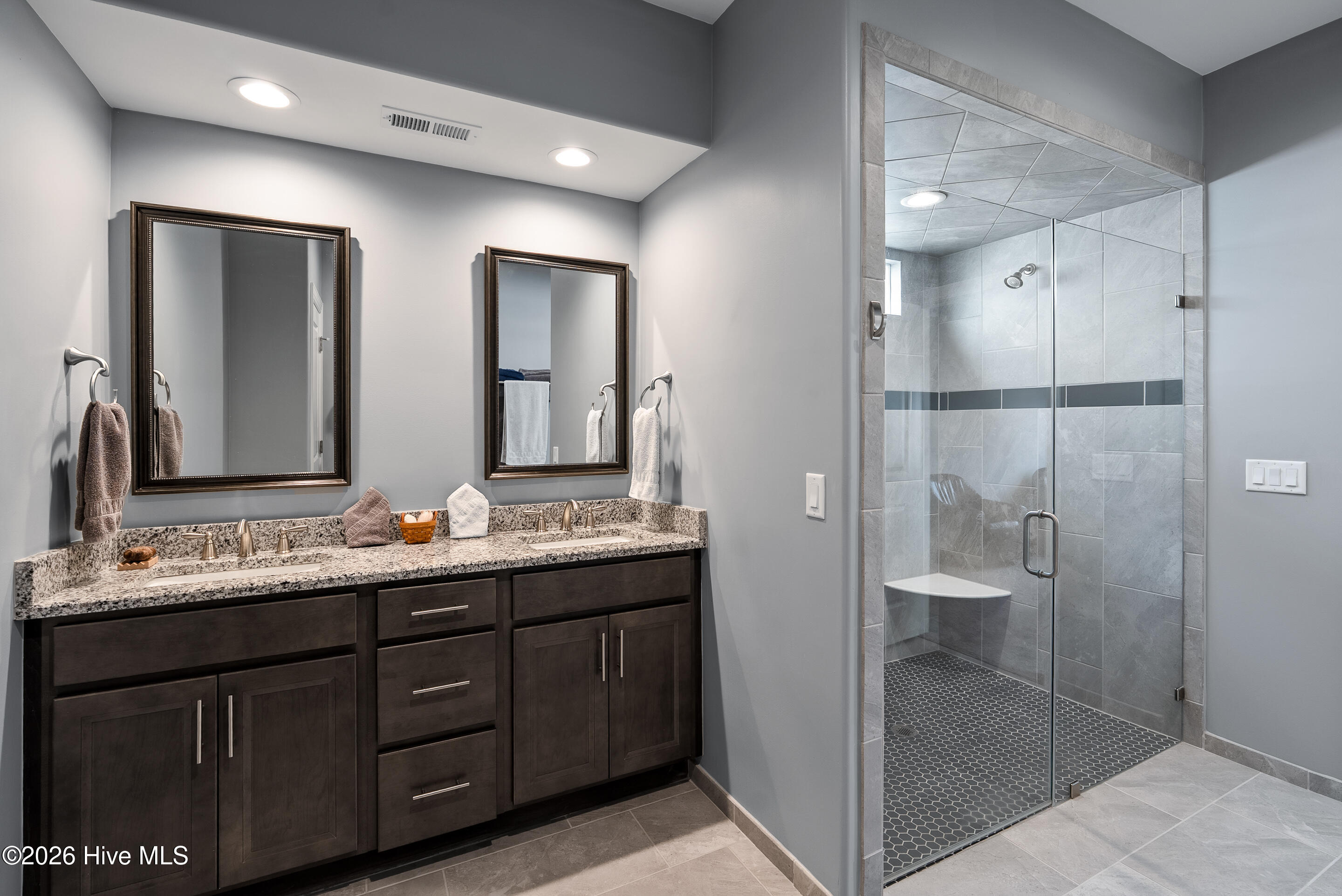 100559737 | Photo 29