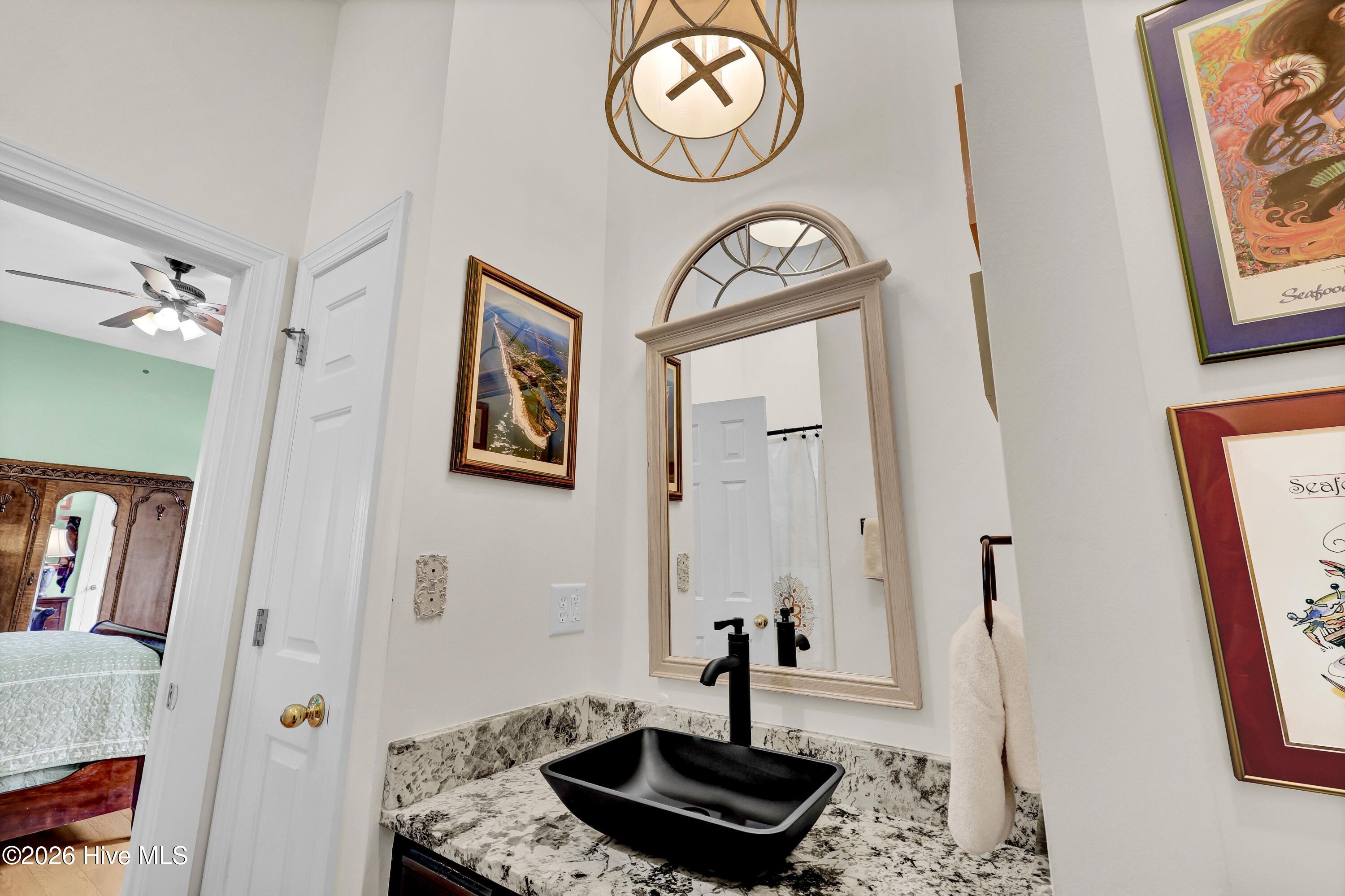 100564769 | Photo 17