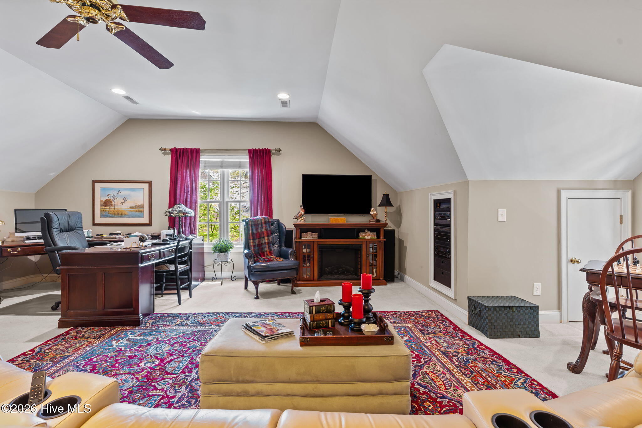 100564418 | Photo 38