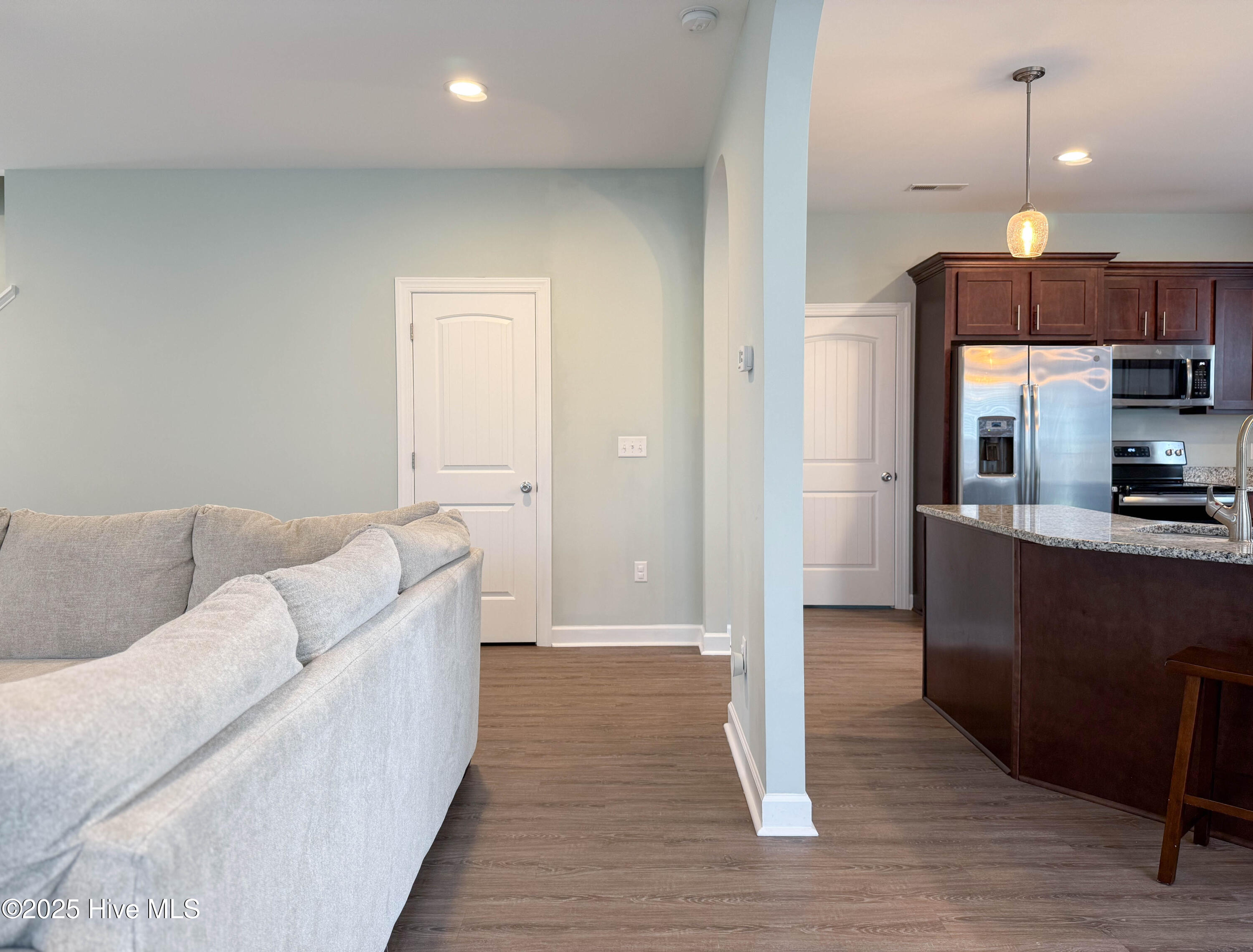 100536408 | Photo 14