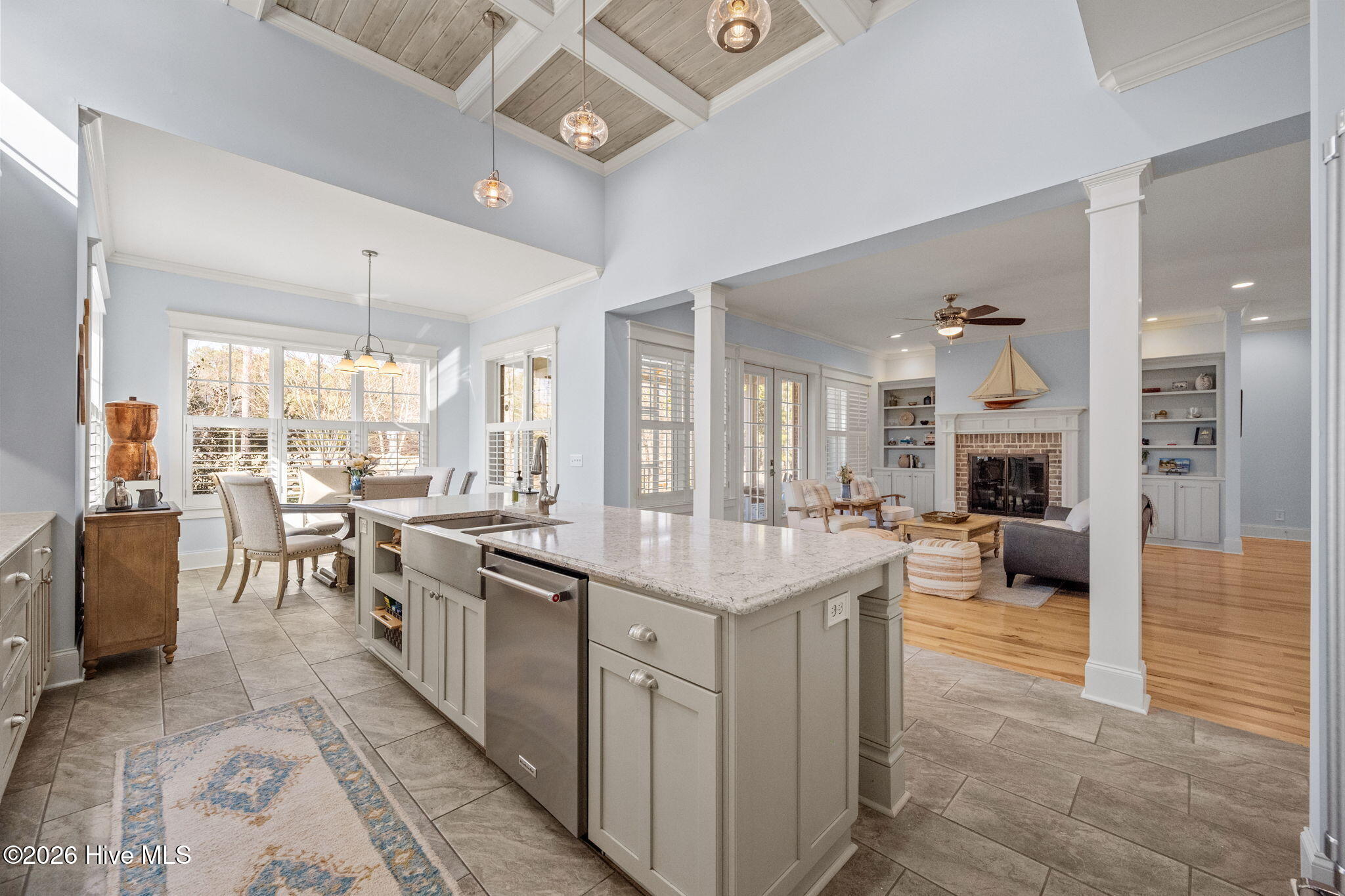 100554318 | Photo 22