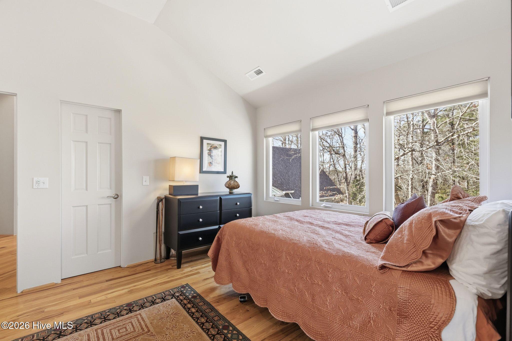 100555834 | Photo 56