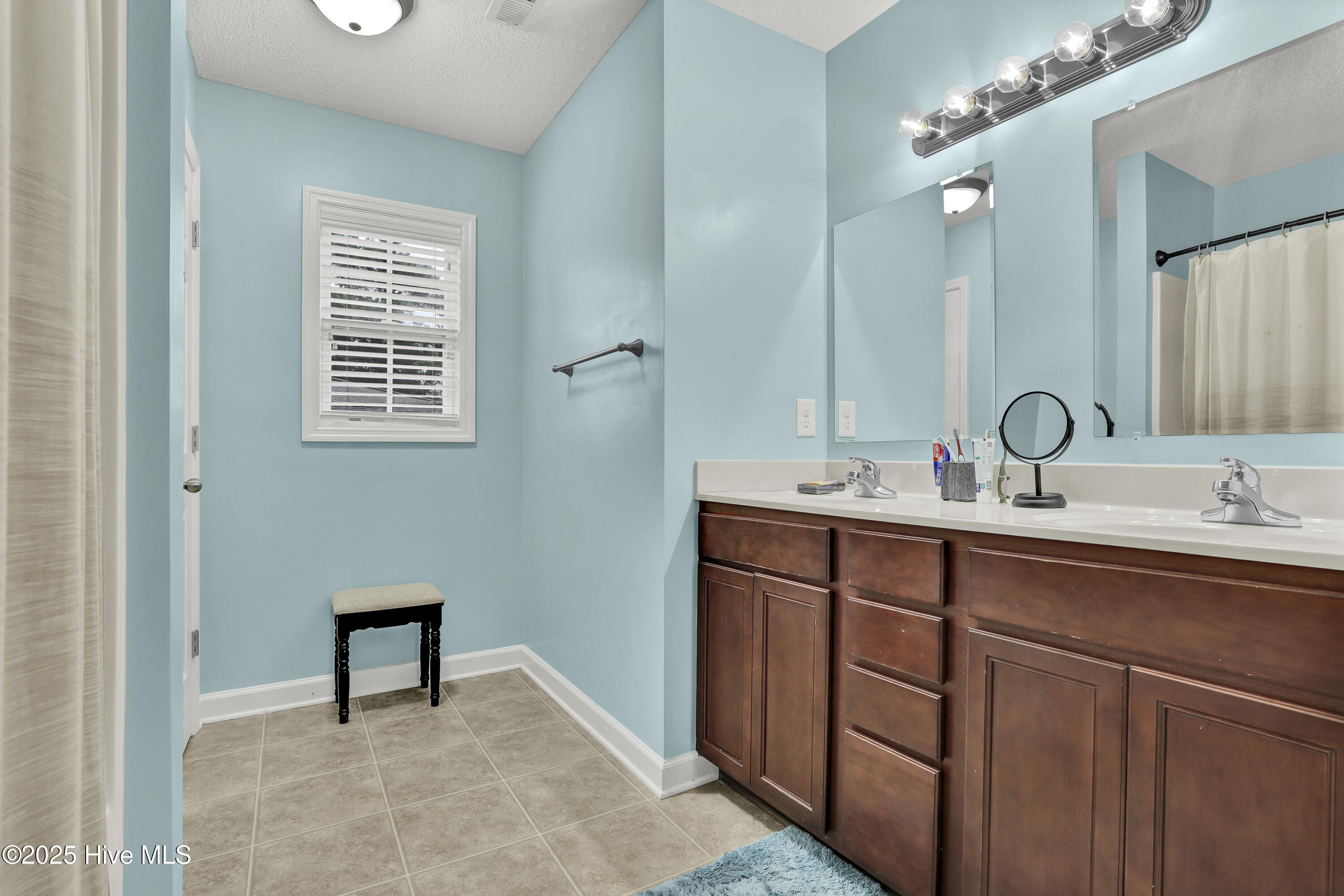 100536597 | Photo 23