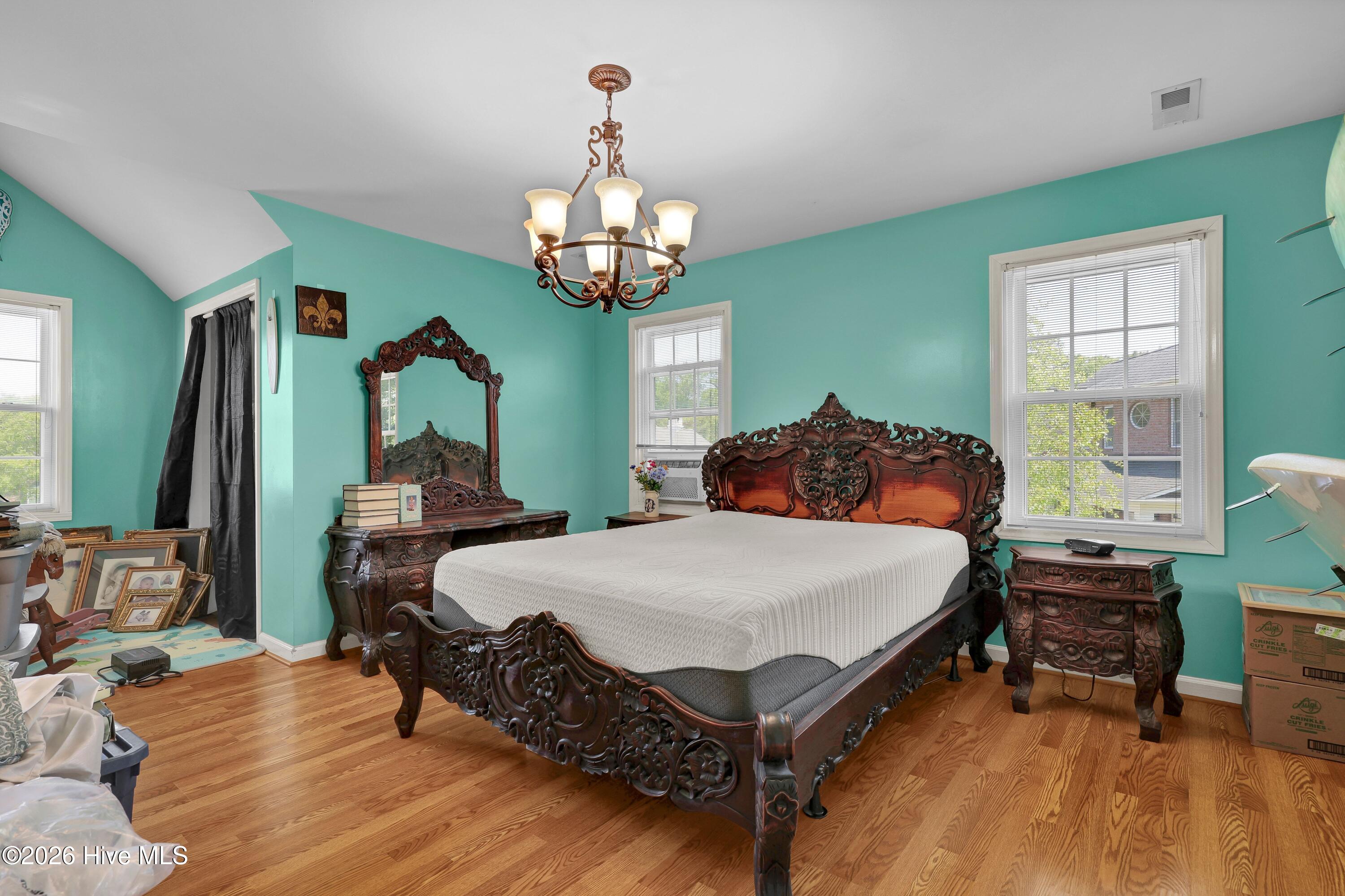 100570171 | Photo 19