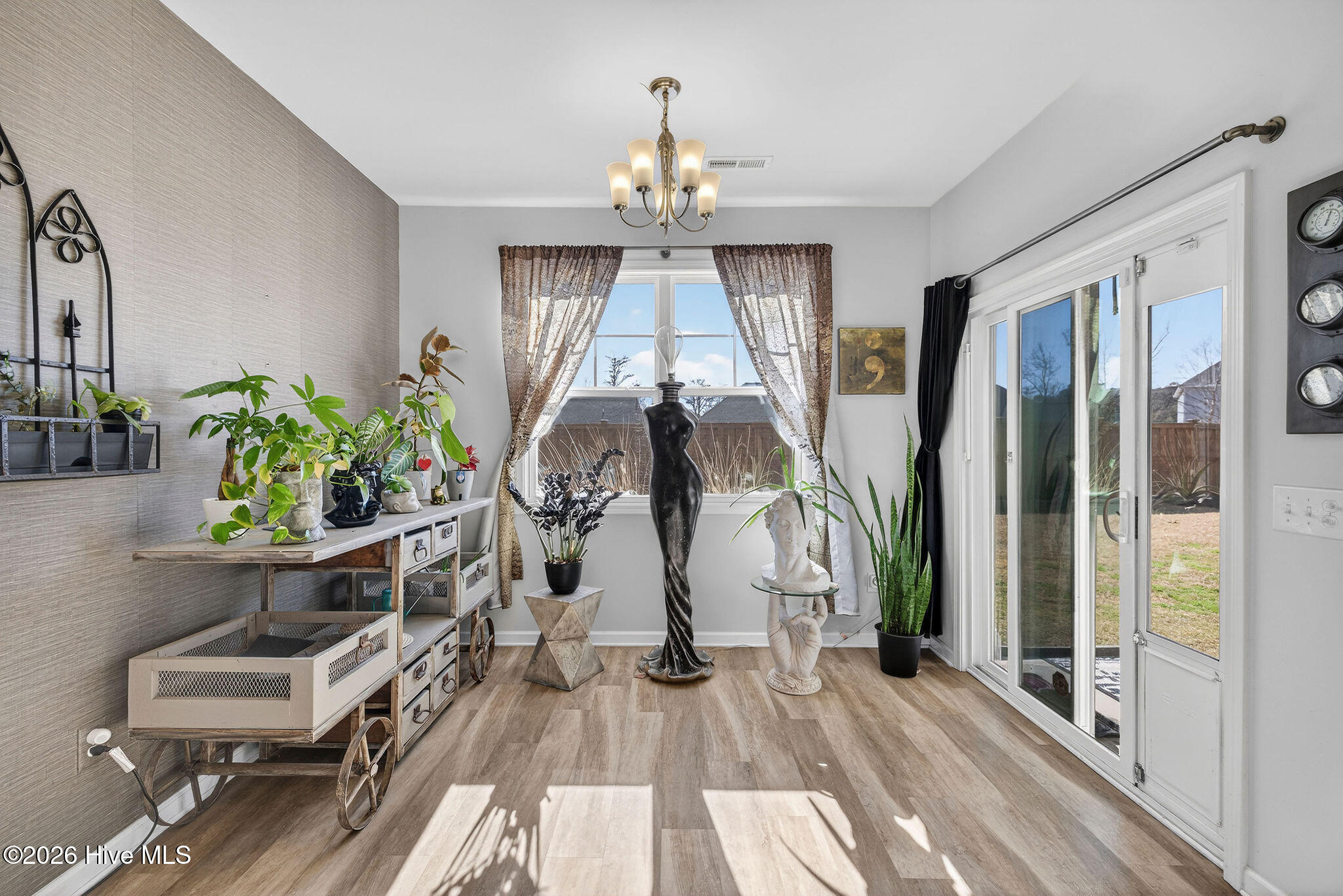 100547233 | Photo 16