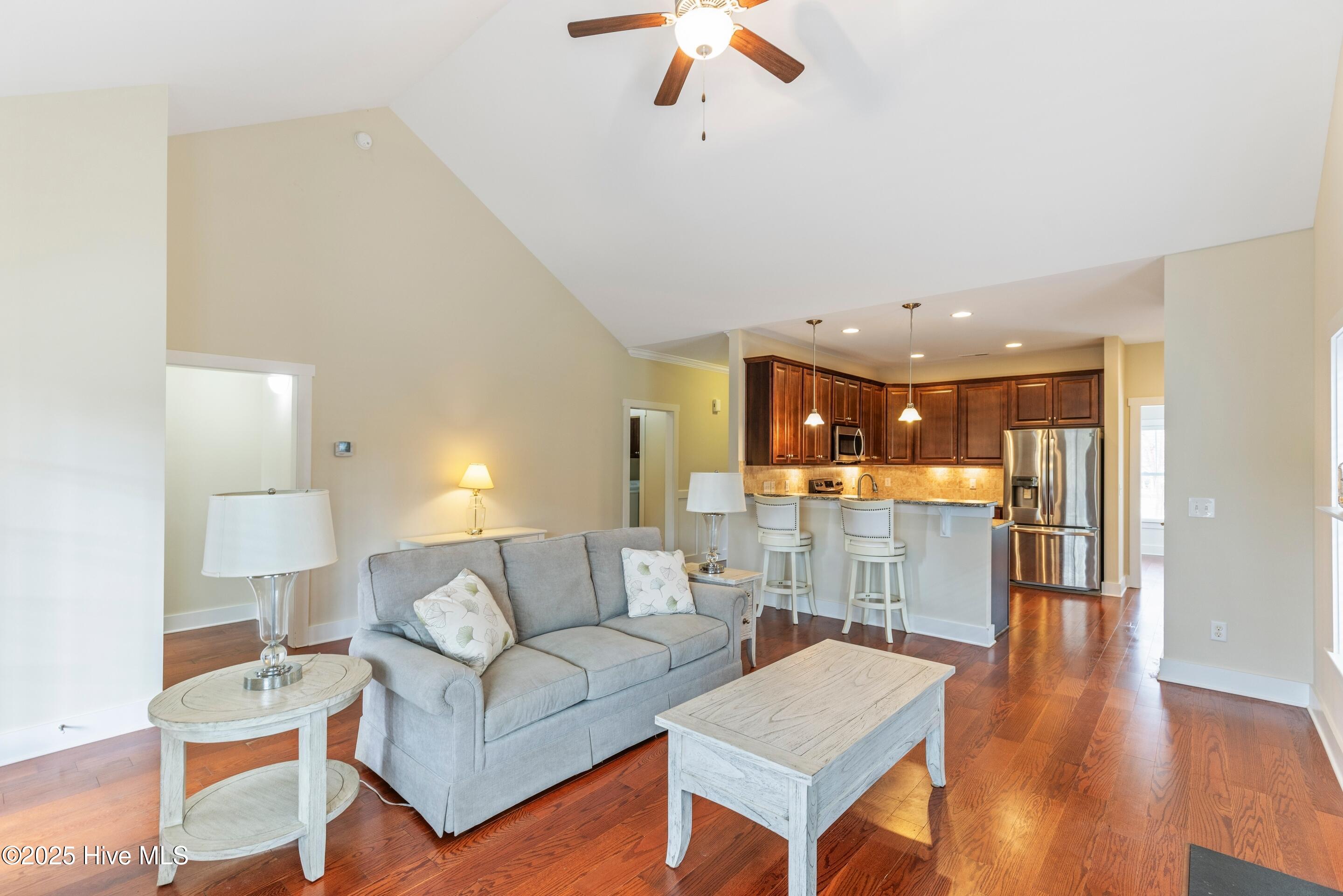 100542778 | Photo 12