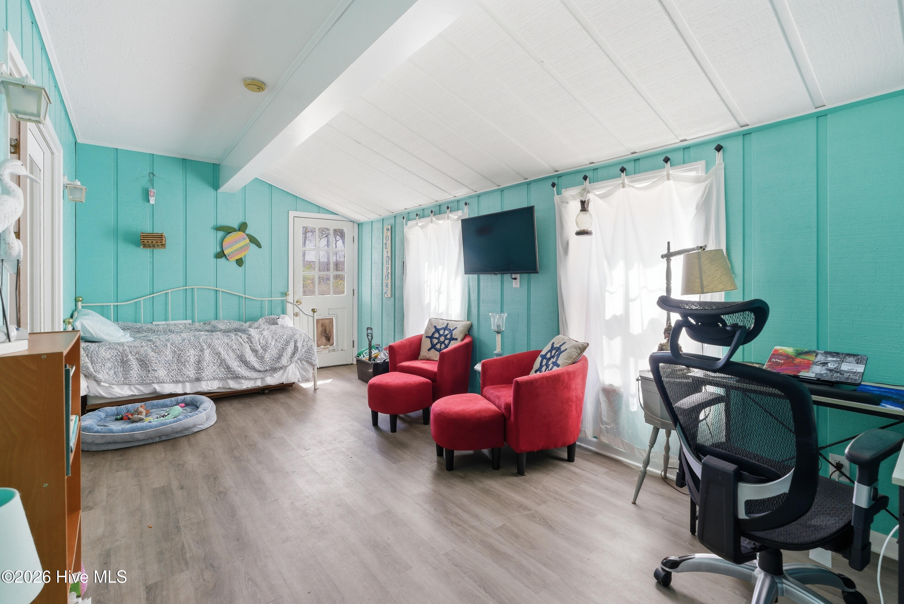 100561616 | Photo 13