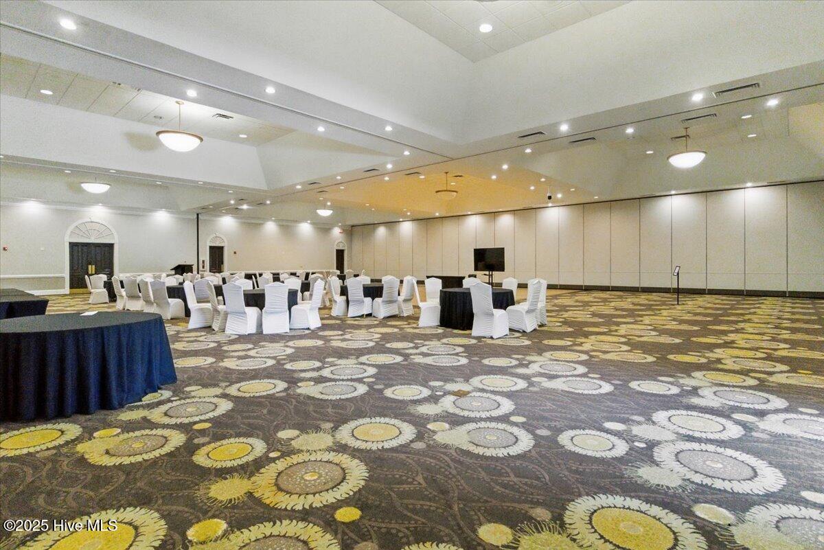 100495435 | Photo 12