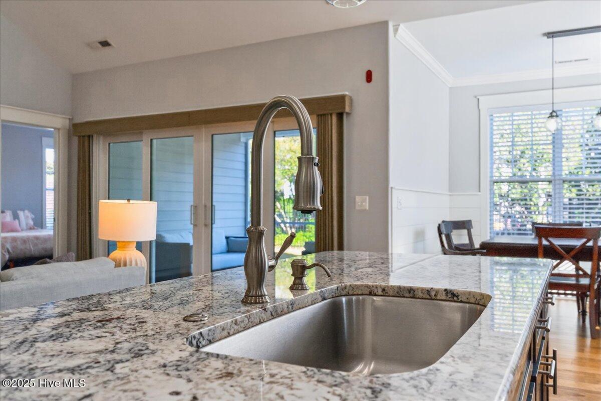 100541370 | Photo 24