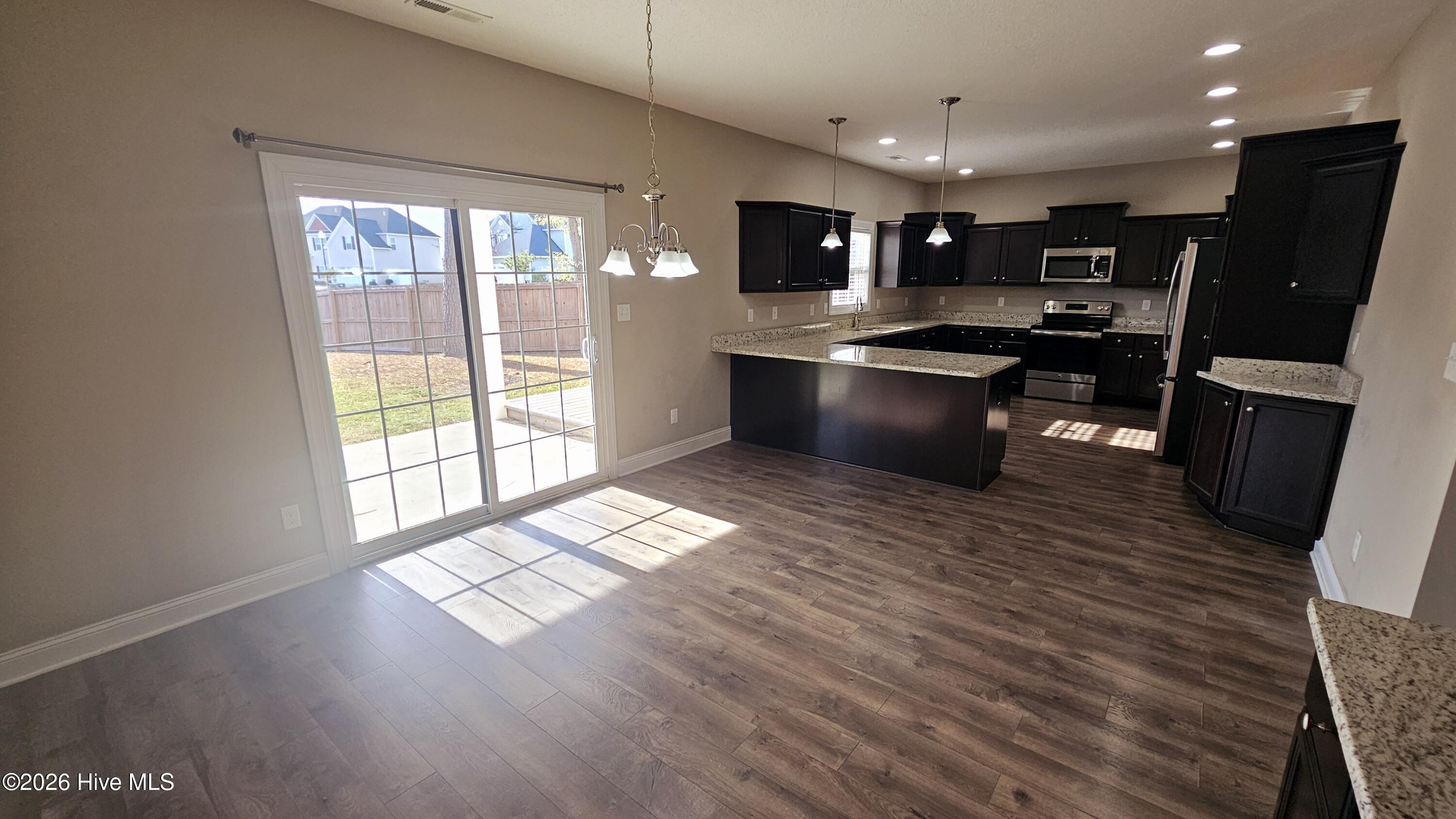 100549726 | Photo 31