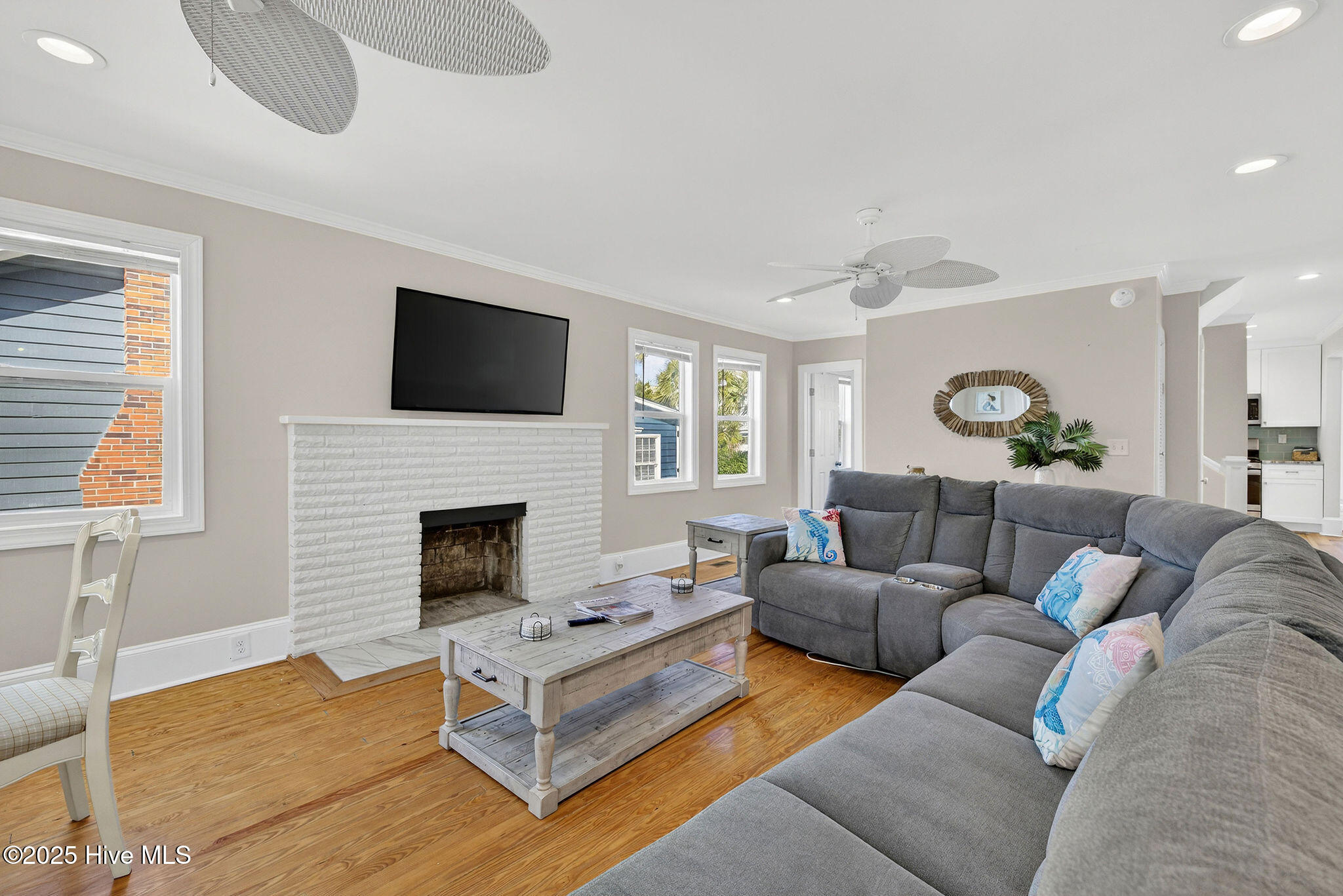 100543677 | Photo 13