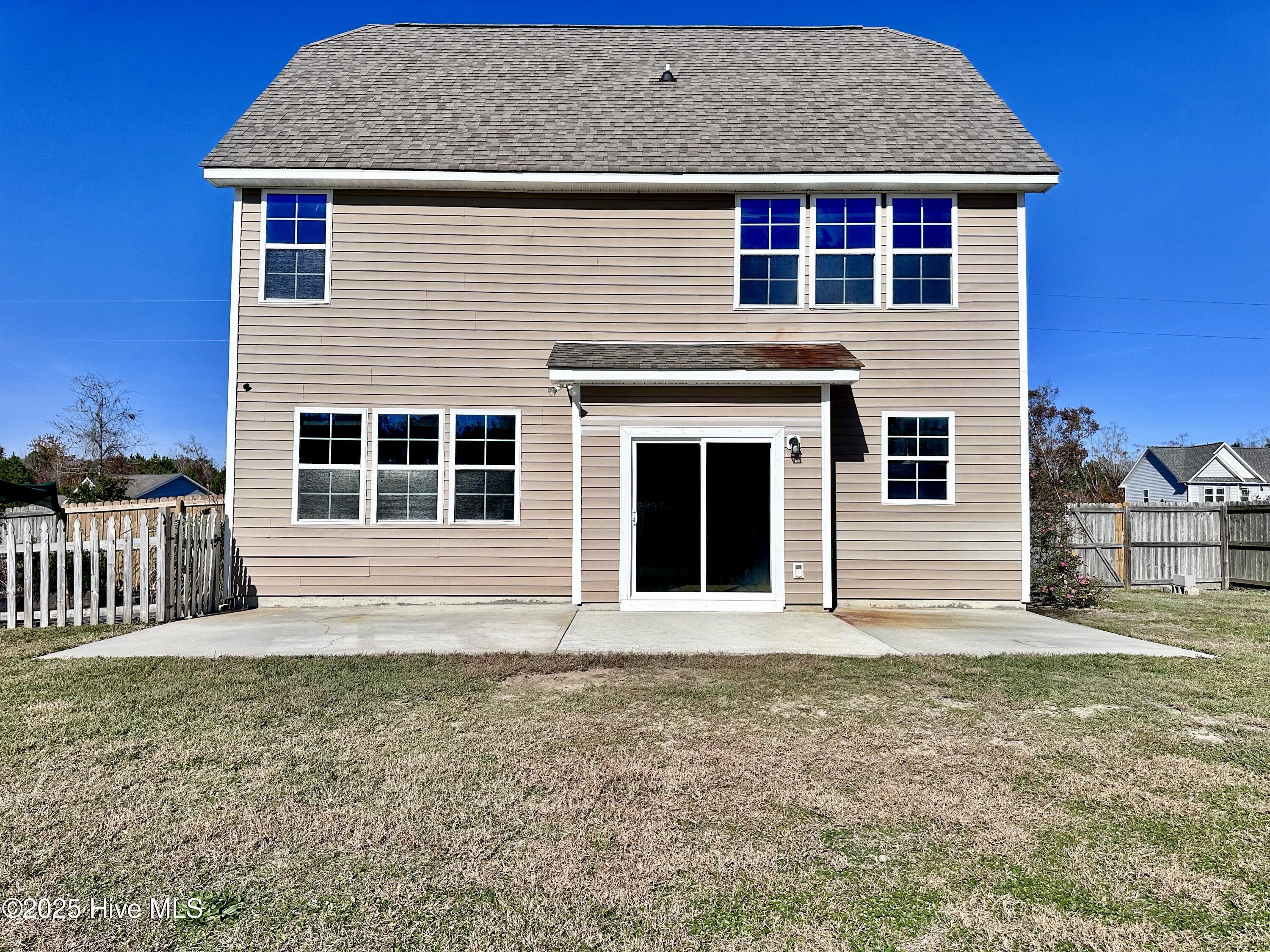 100542600 | Photo 33