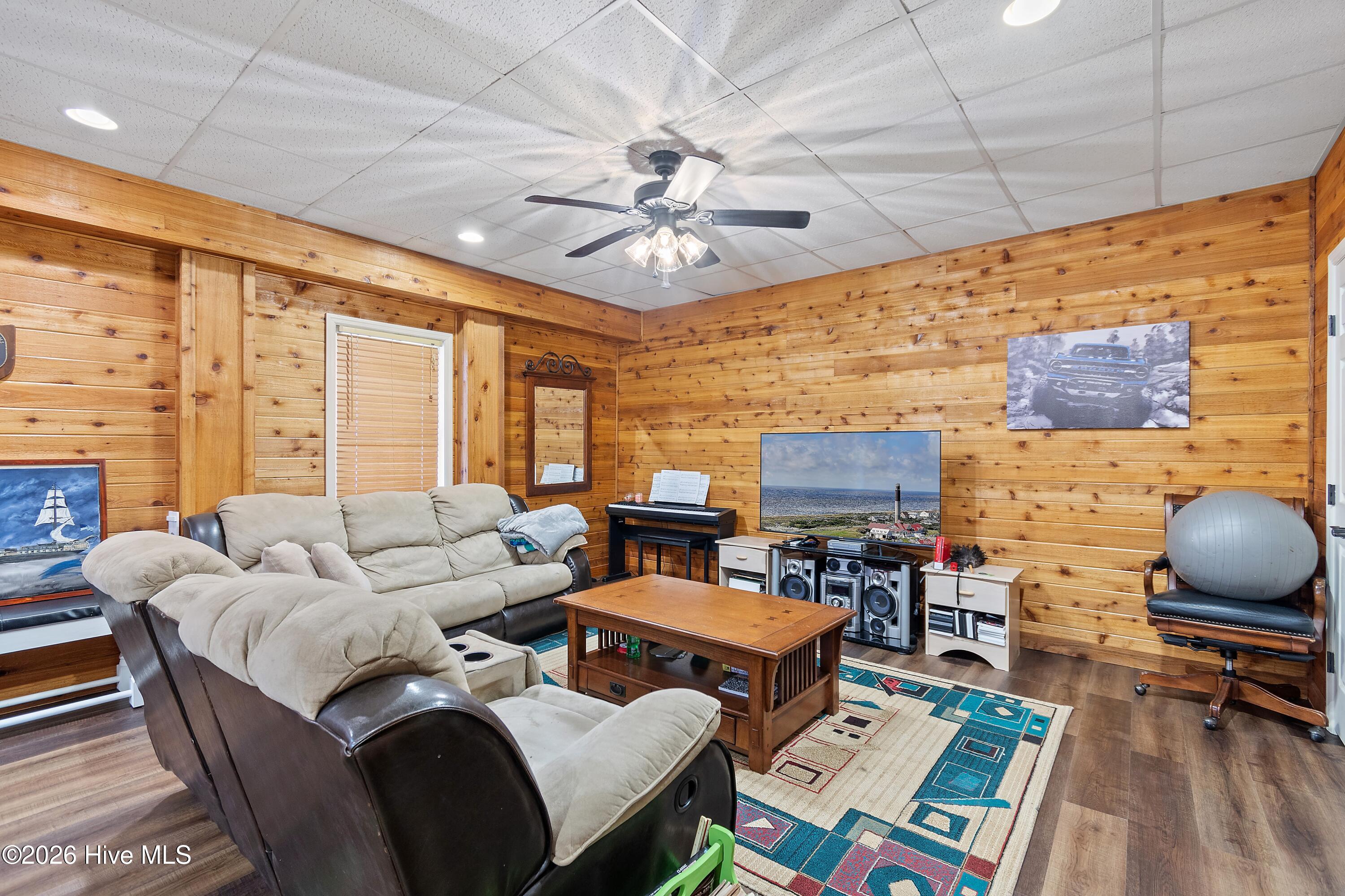 100559303 | Photo 13