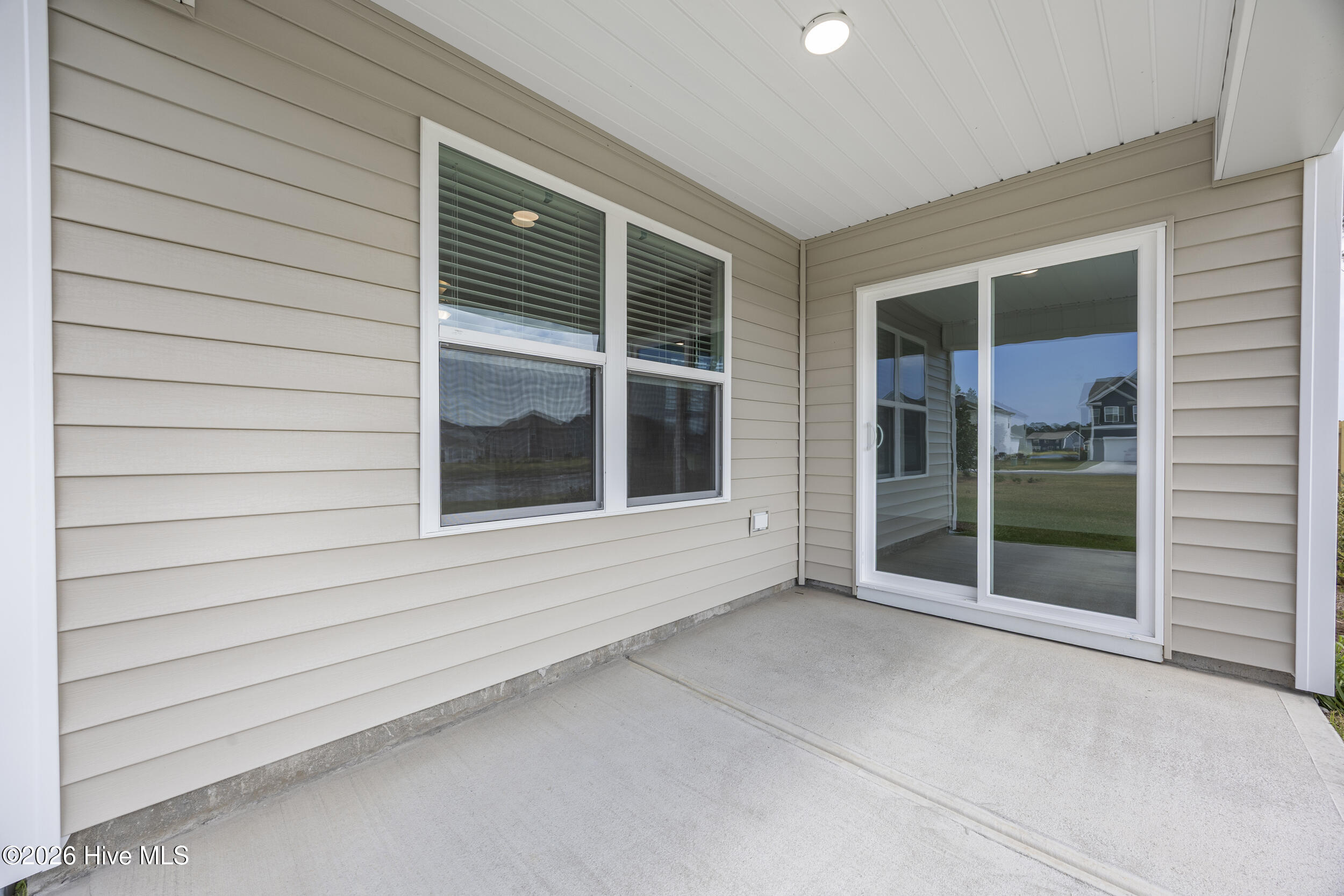 100563426 | Photo 35