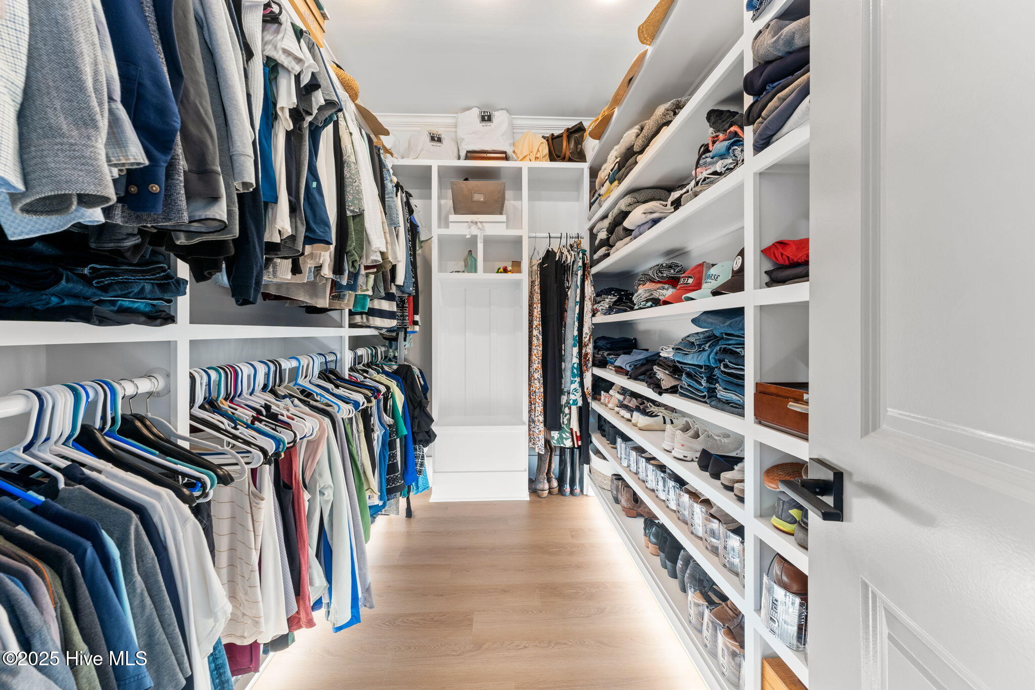 100539028 | Photo 61