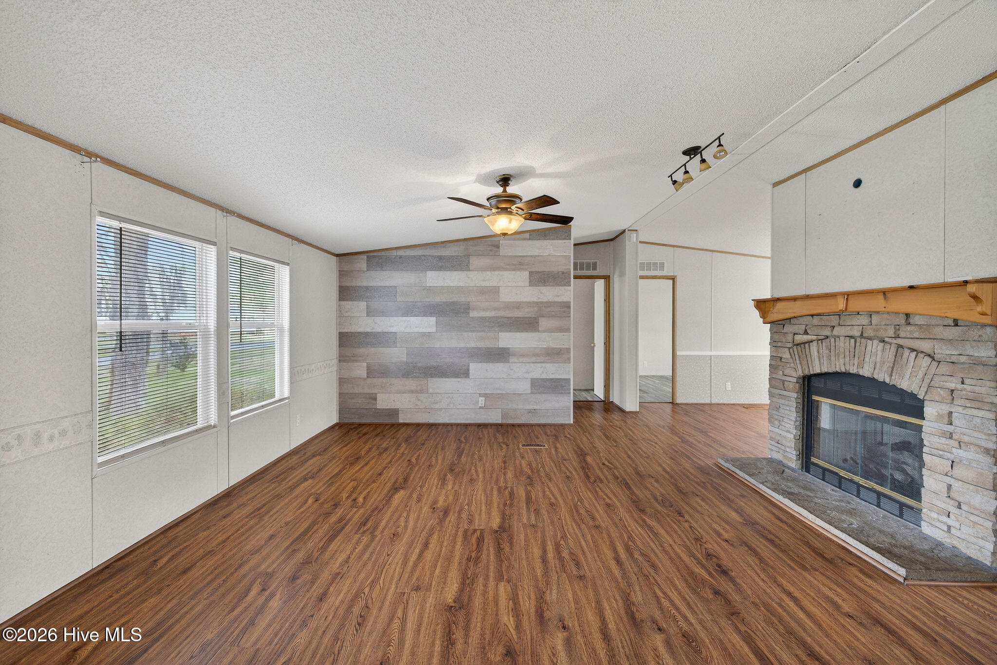 100559923 | Photo 11