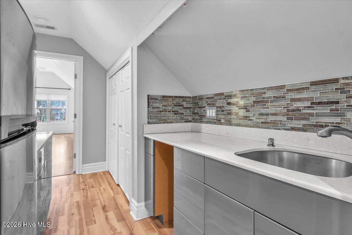 100559889 | Photo 40