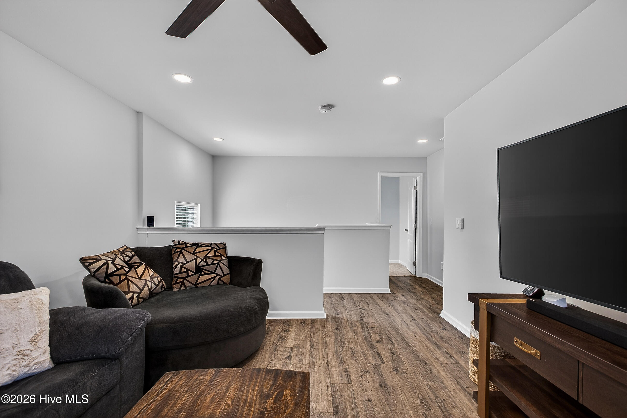 100555689 | Photo 22