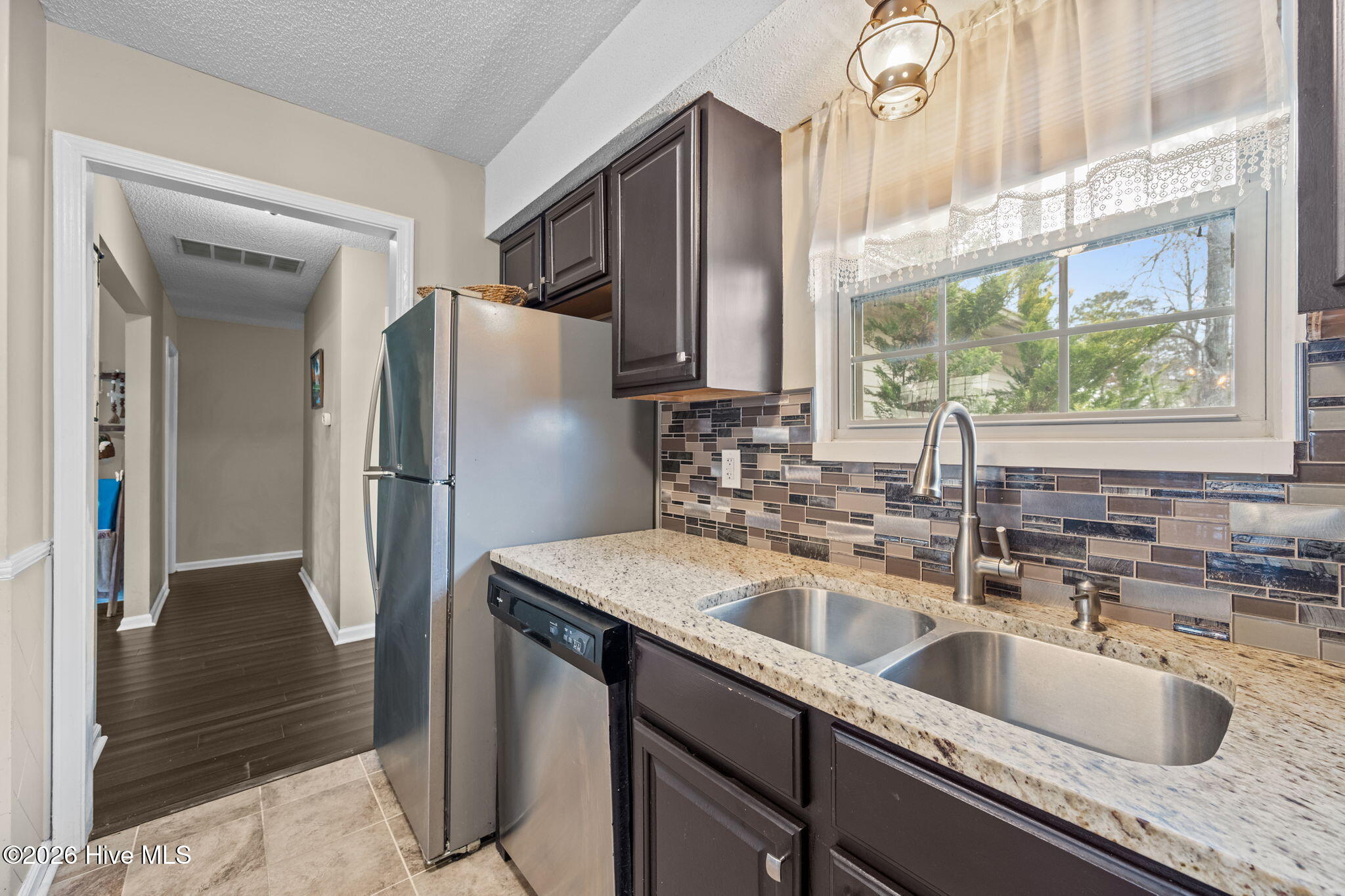 100548393 | Photo 13