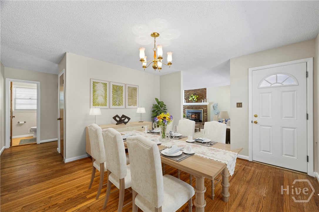 DIGITALLY STAGED Dining