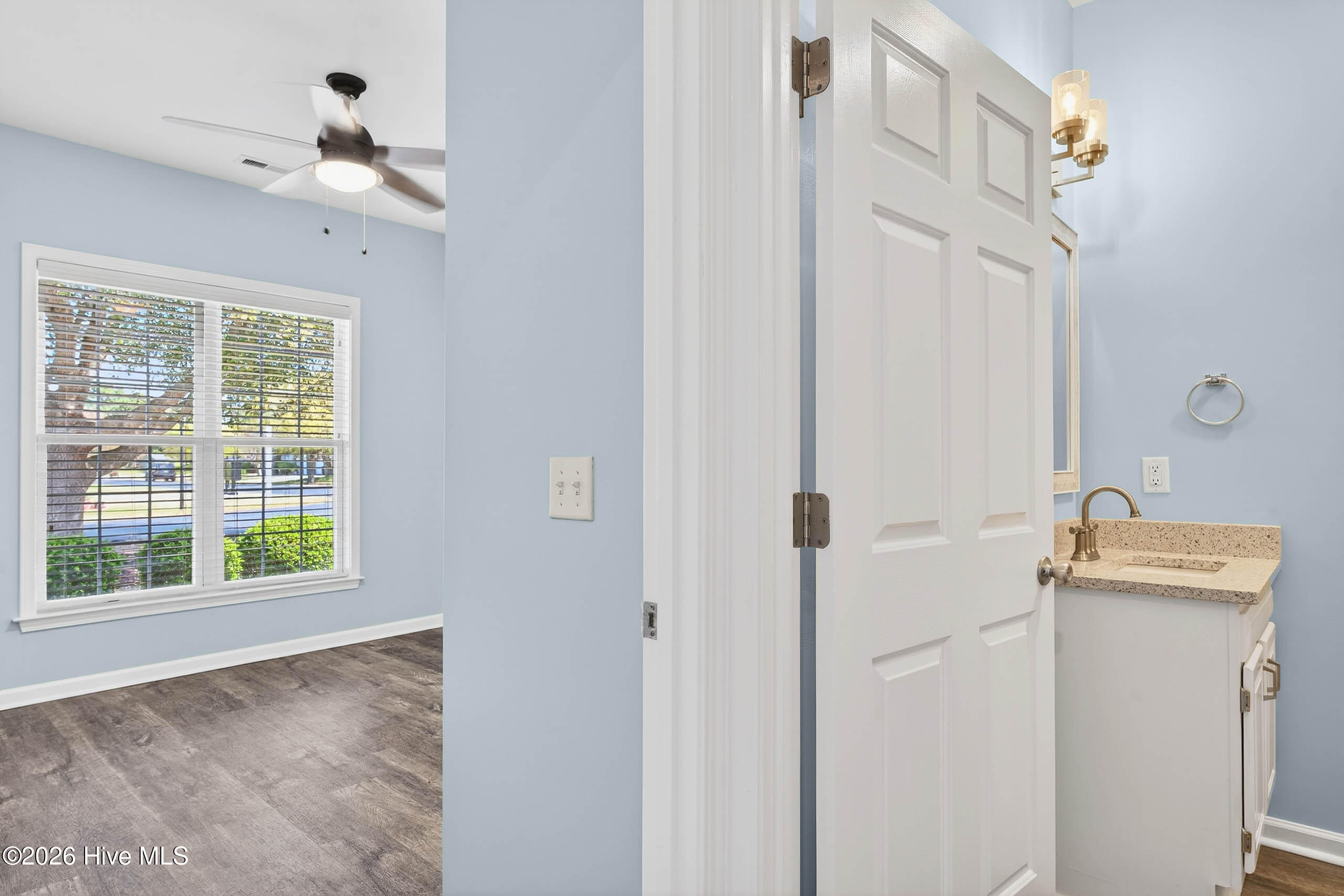 100564275 | Photo 27