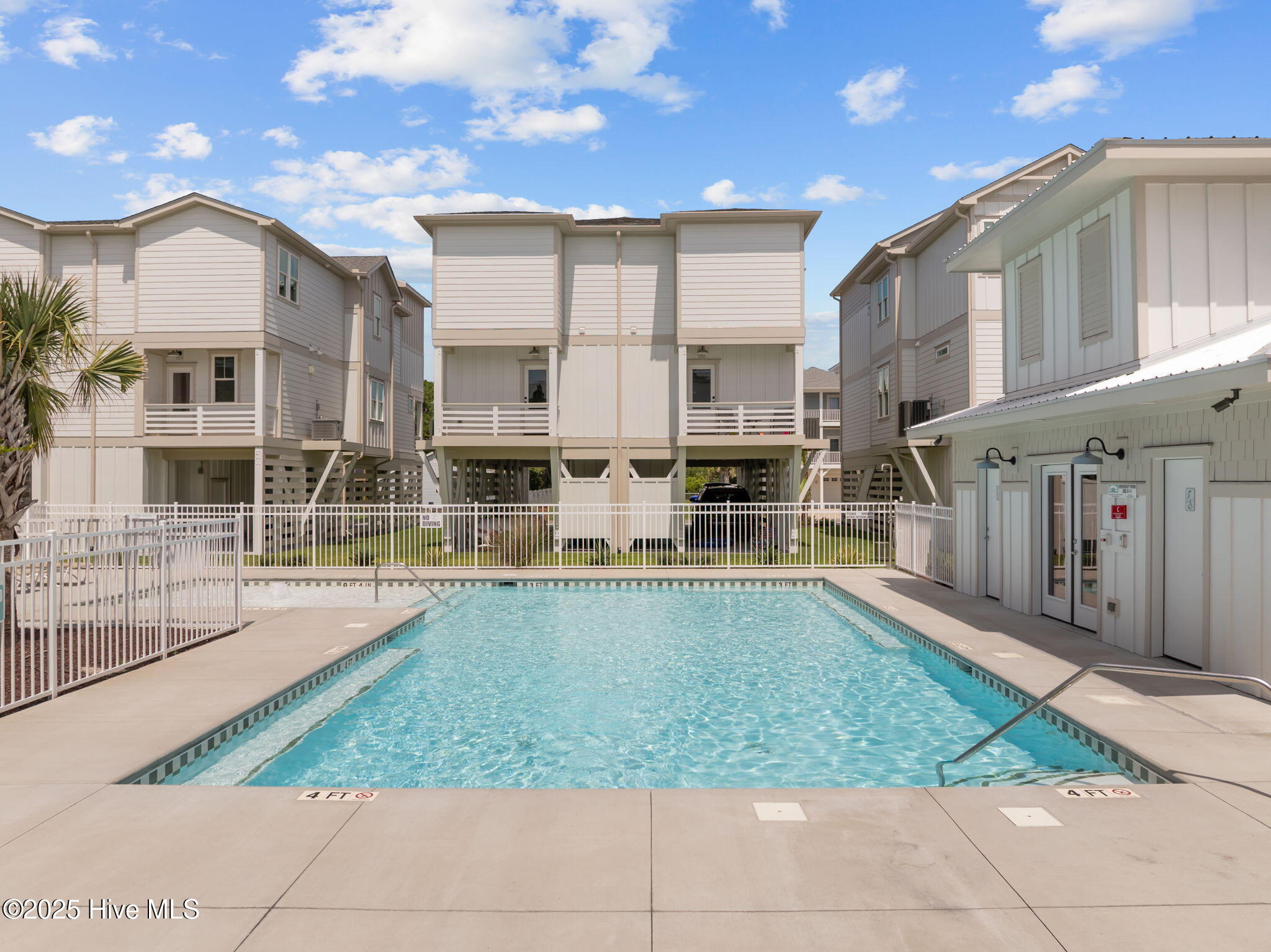 100537880 | Photo 85