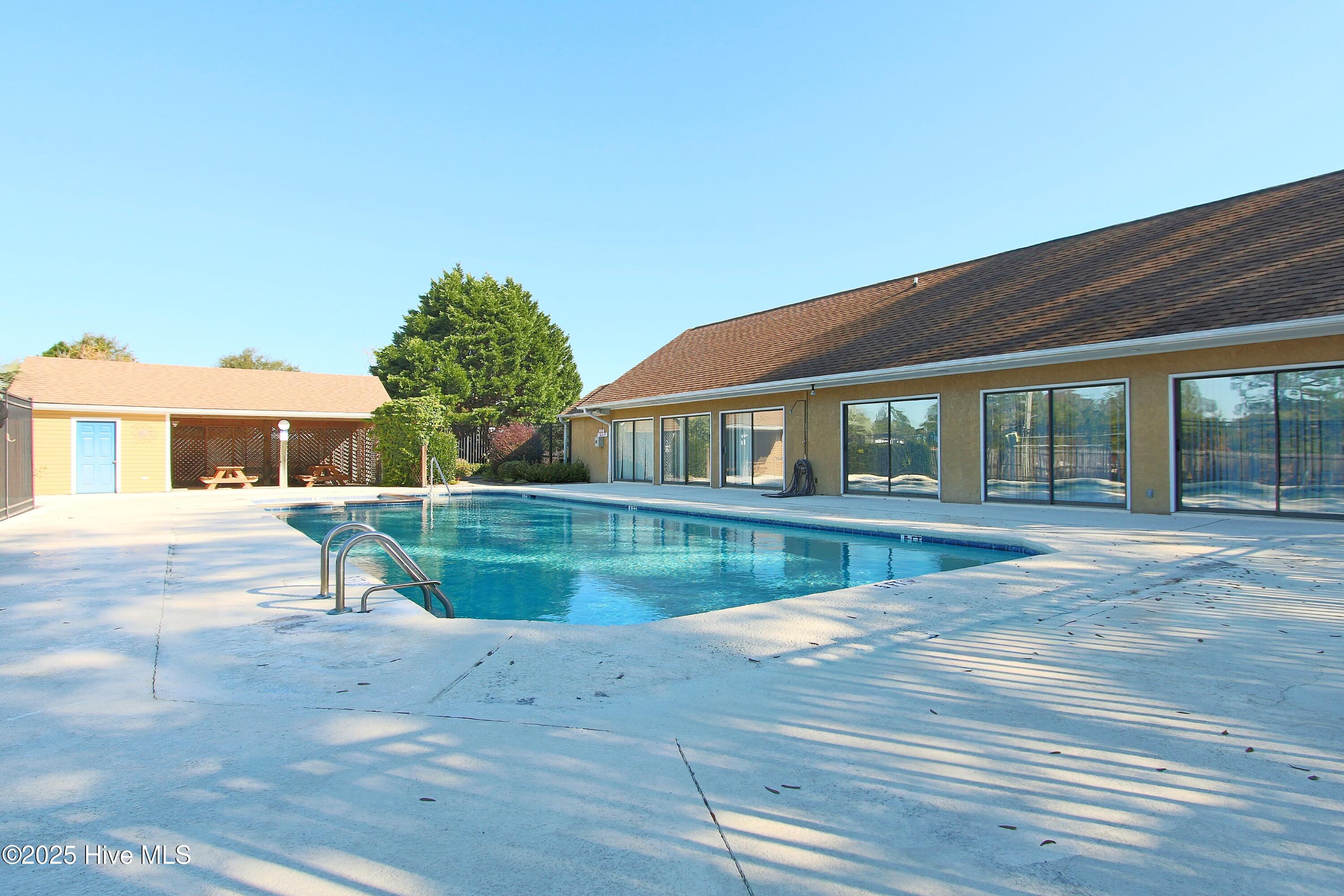 100539701 | Photo 36