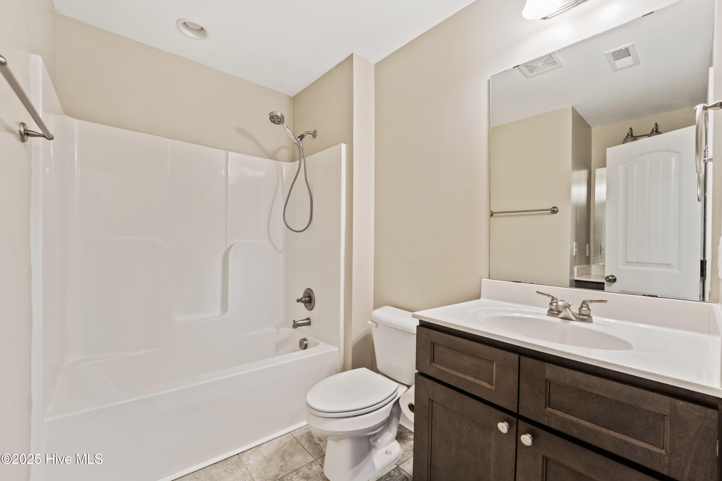 100546370 | Photo 16