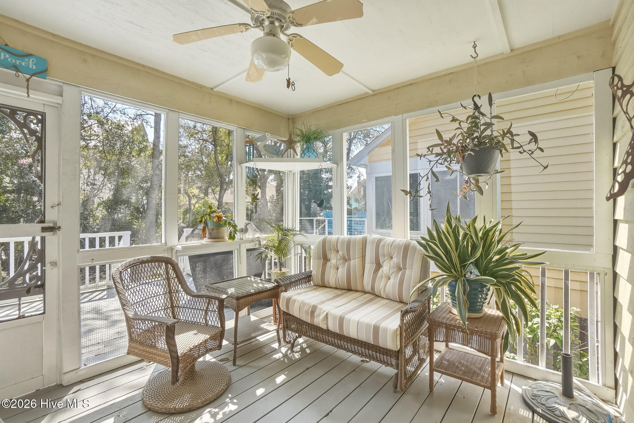 100565940 | Photo 13