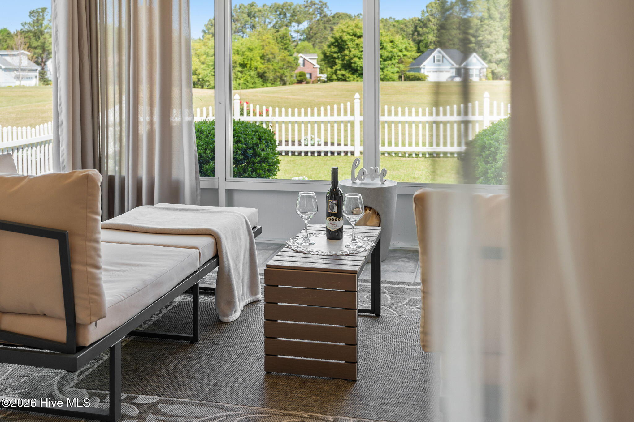 100567256 | Photo 45