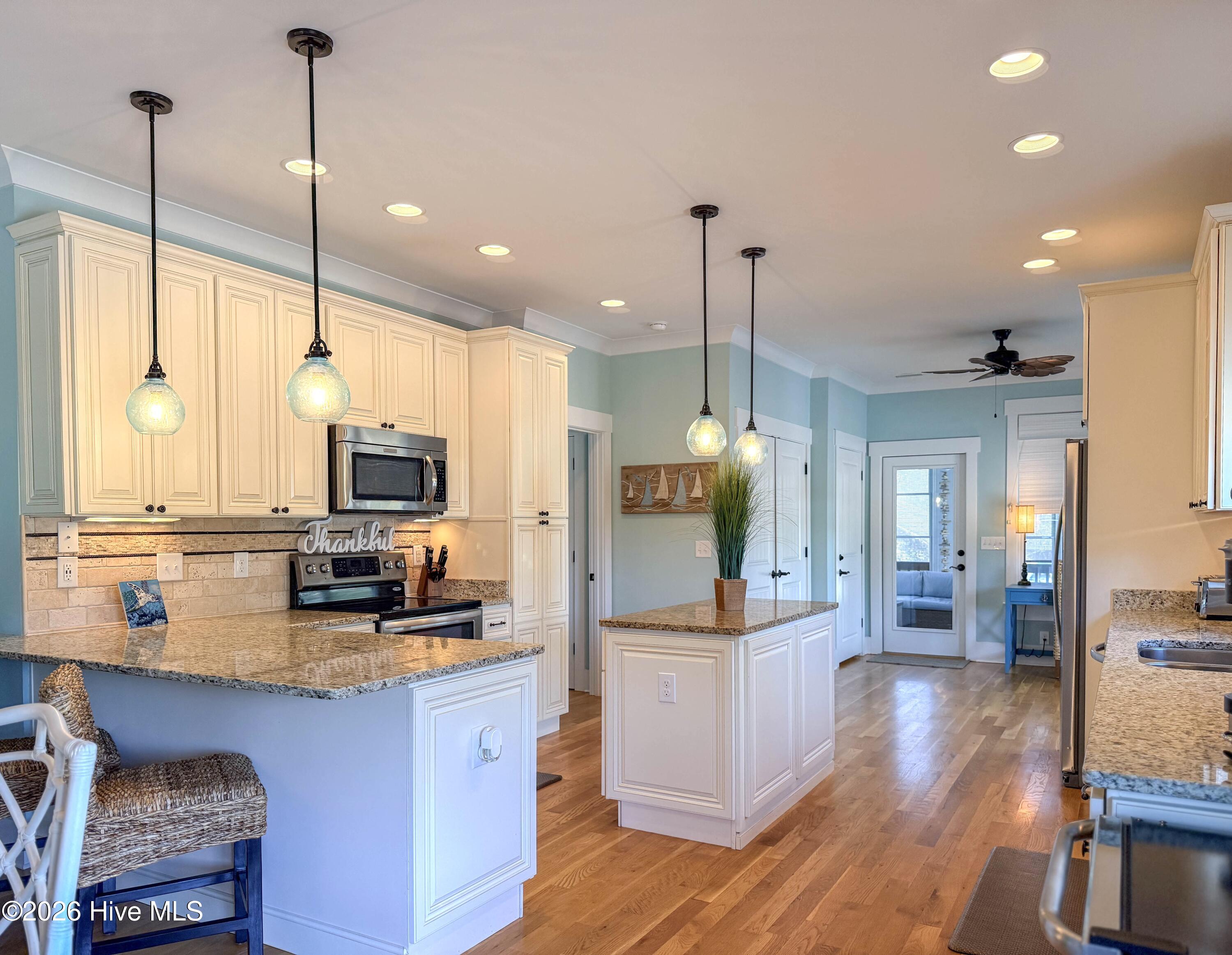 100548622 | Photo 22