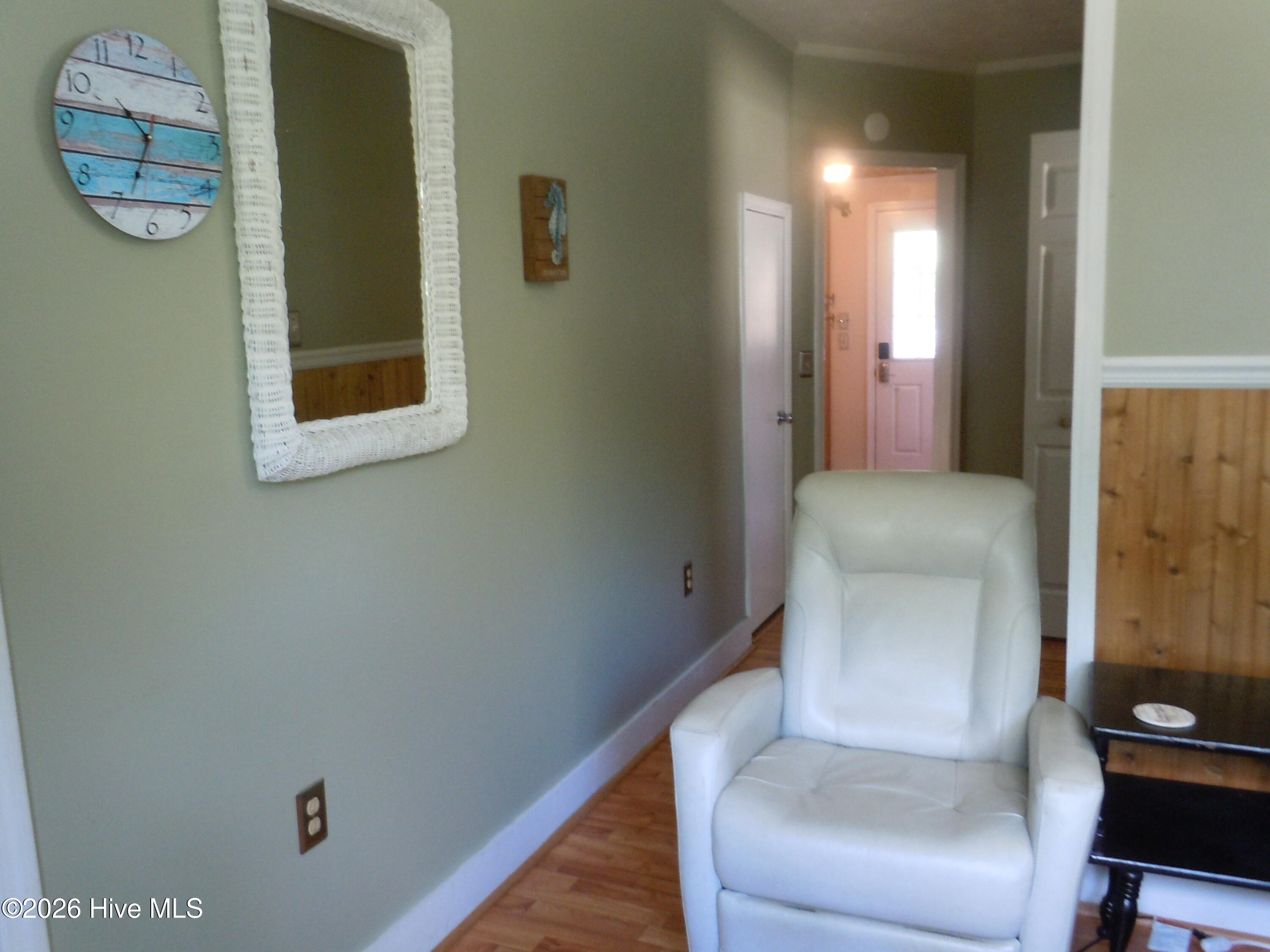 100565129 | Photo 36