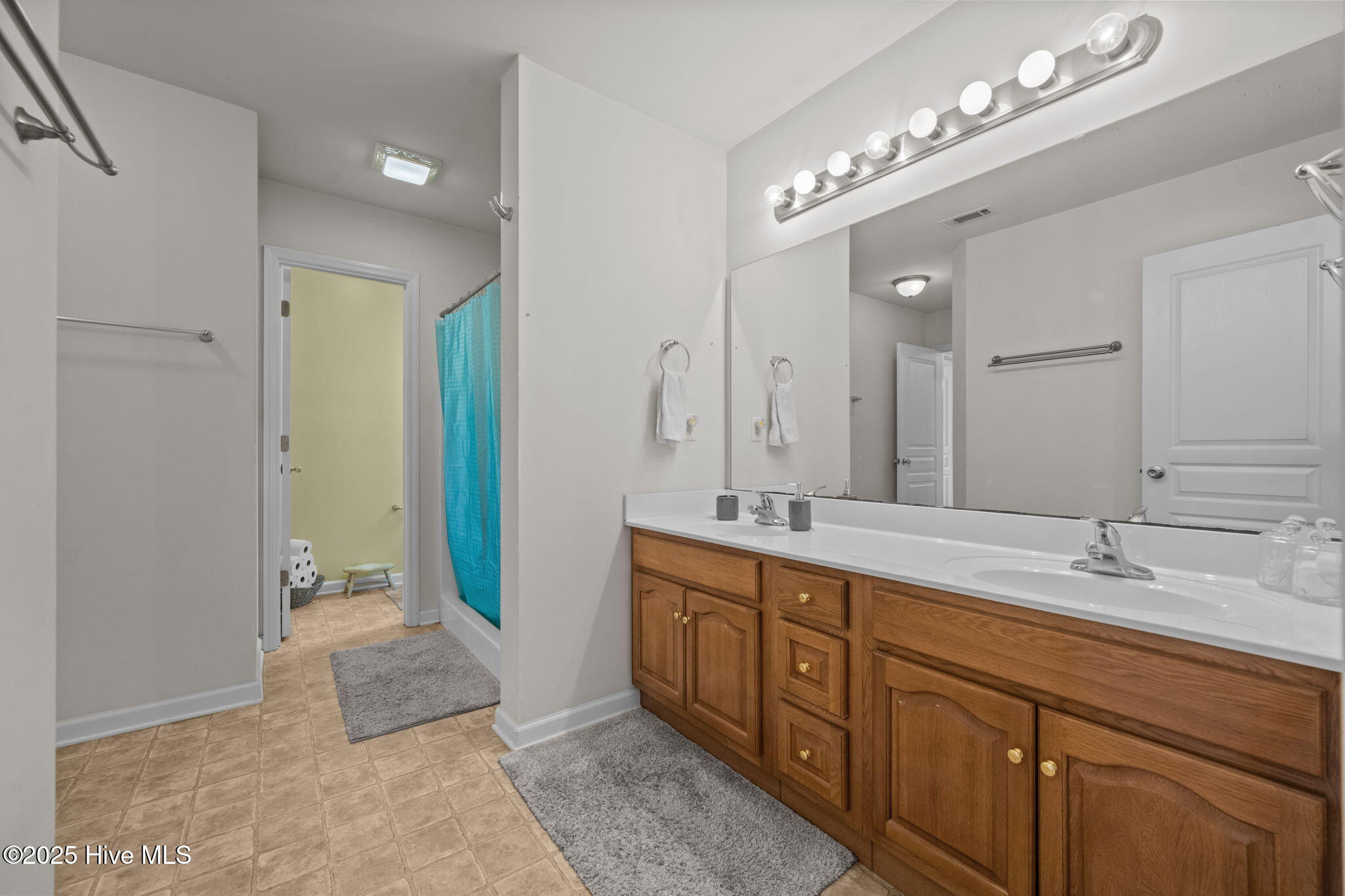 100526842 | Photo 20