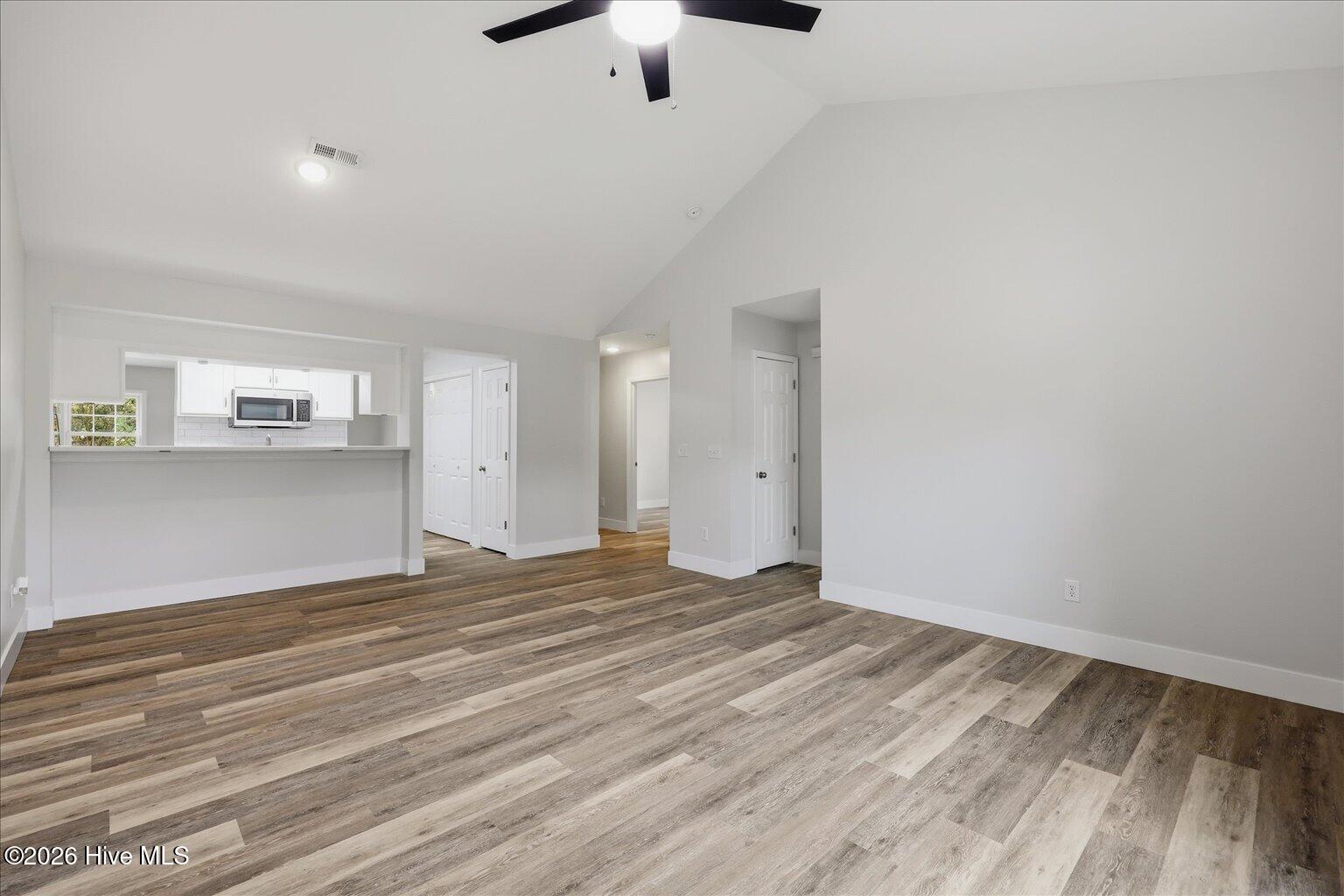 100570357 | Photo 10