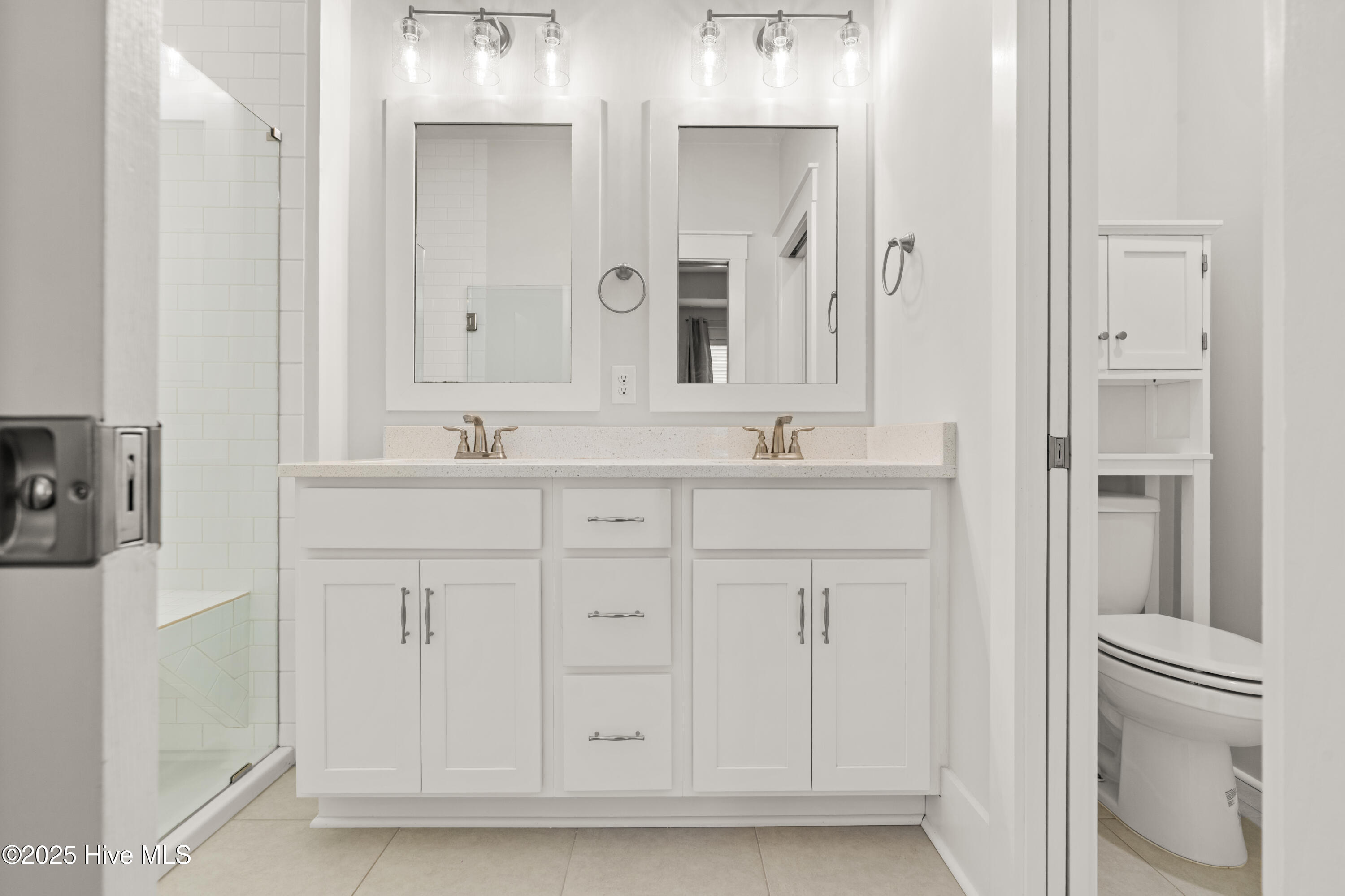 100526645 | Photo 25