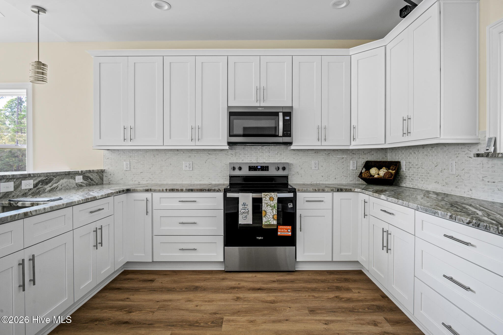 100517039 | Photo 35