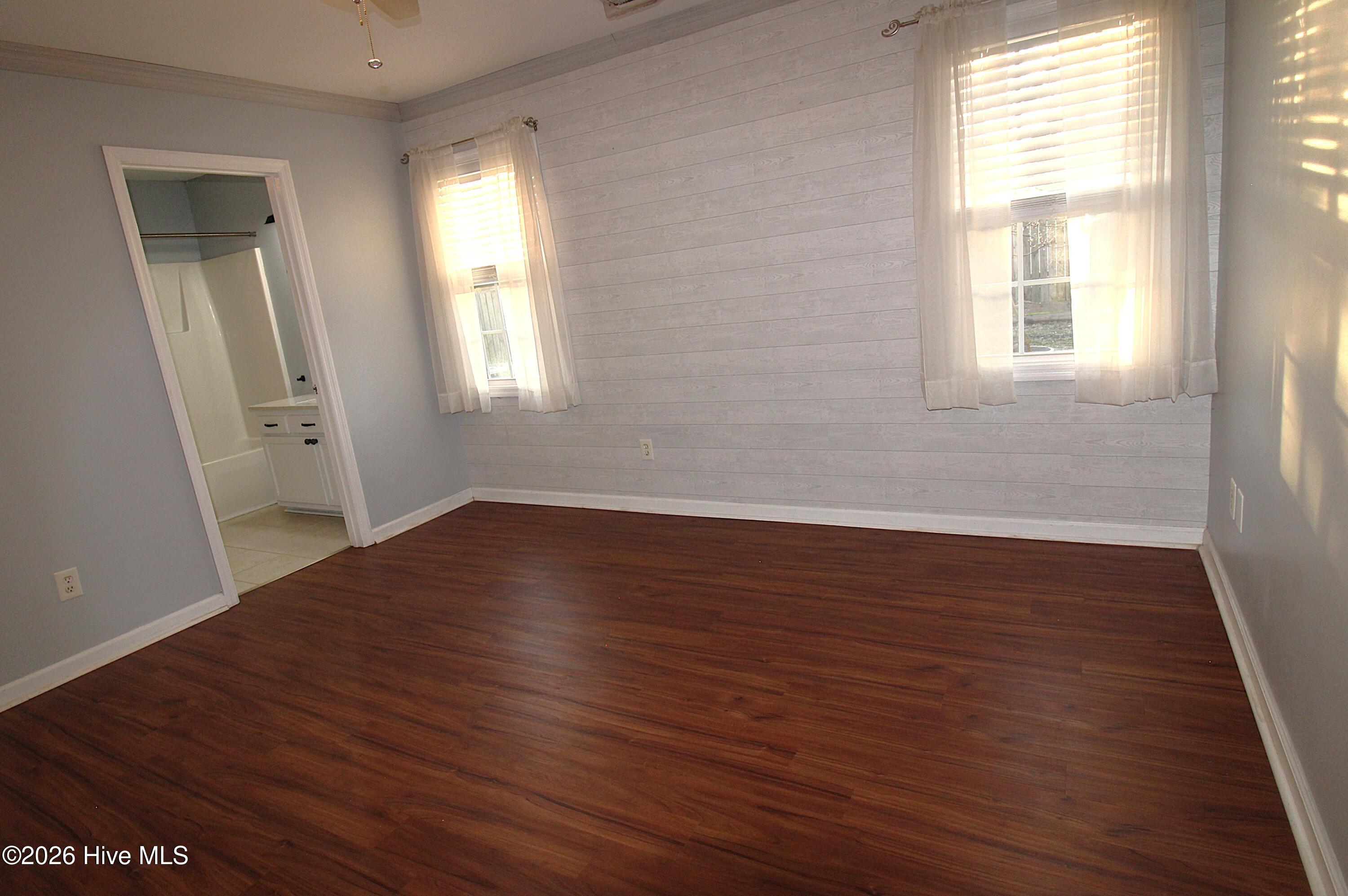 100558935 | Photo 31