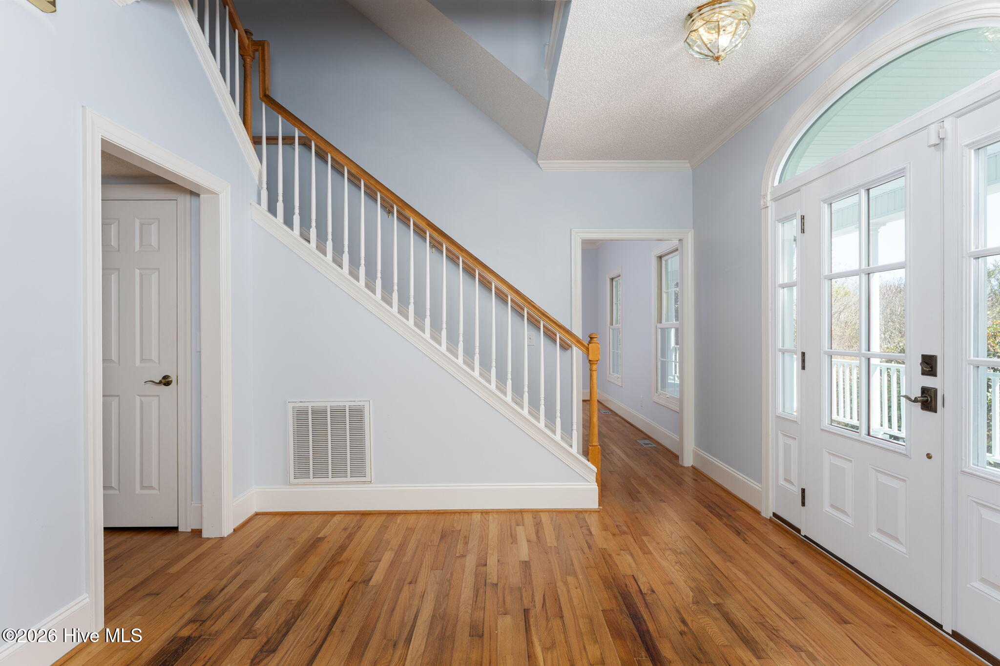 100552056 | Photo 15