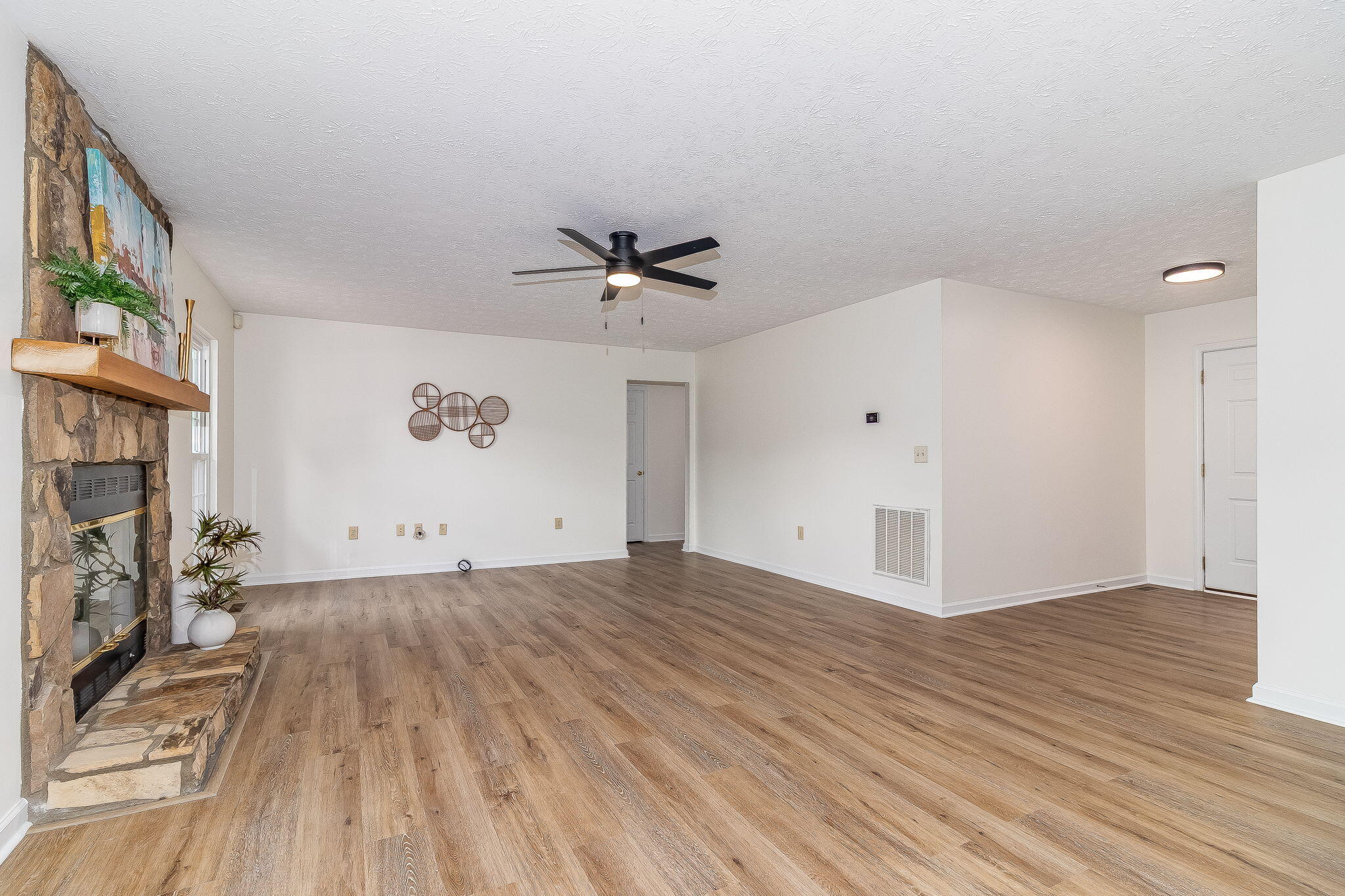 19-web-or-mls-229 OAKS DR. ©--3